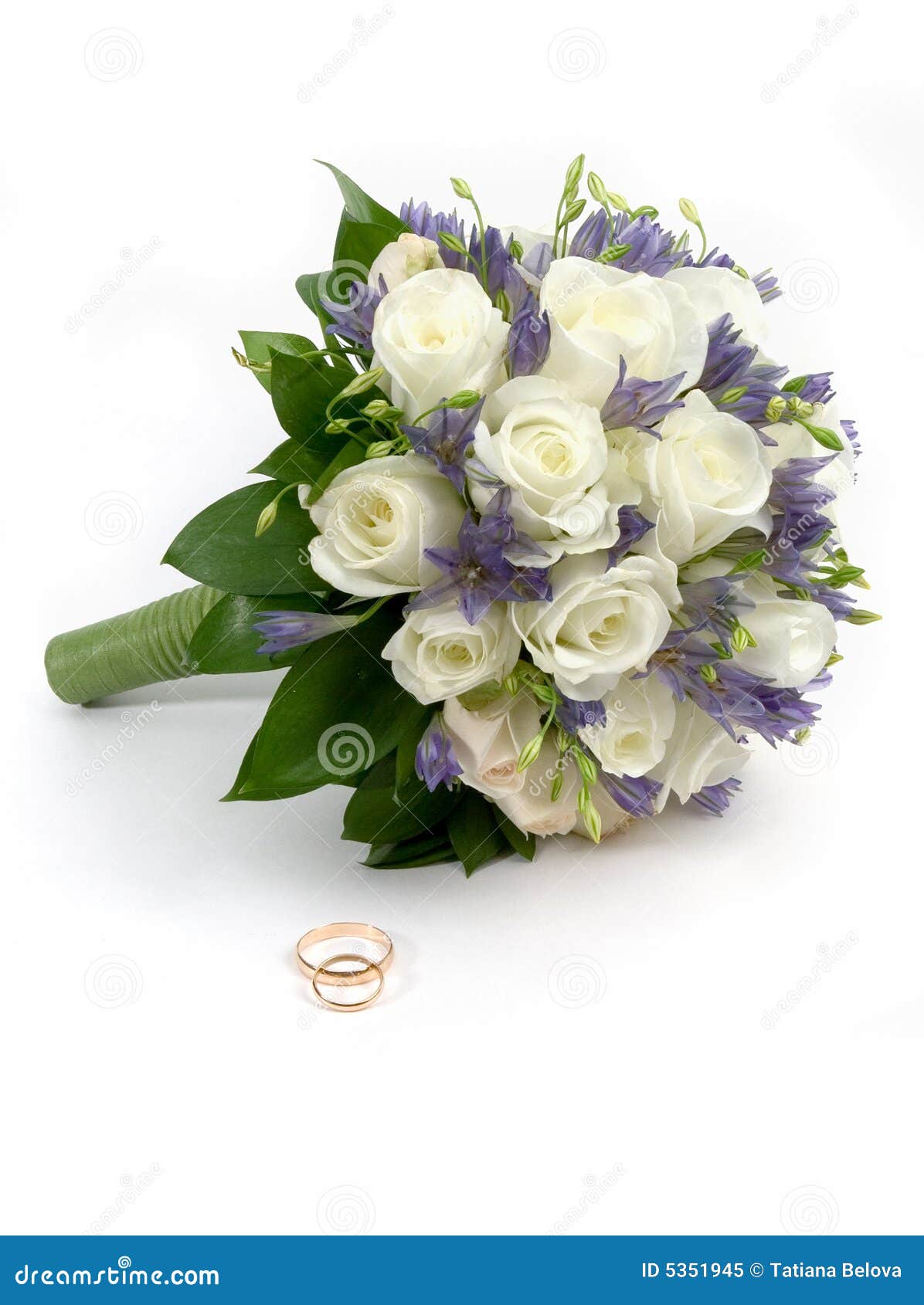 Wedding bouquet and rings stock image. Image of flower 5351945