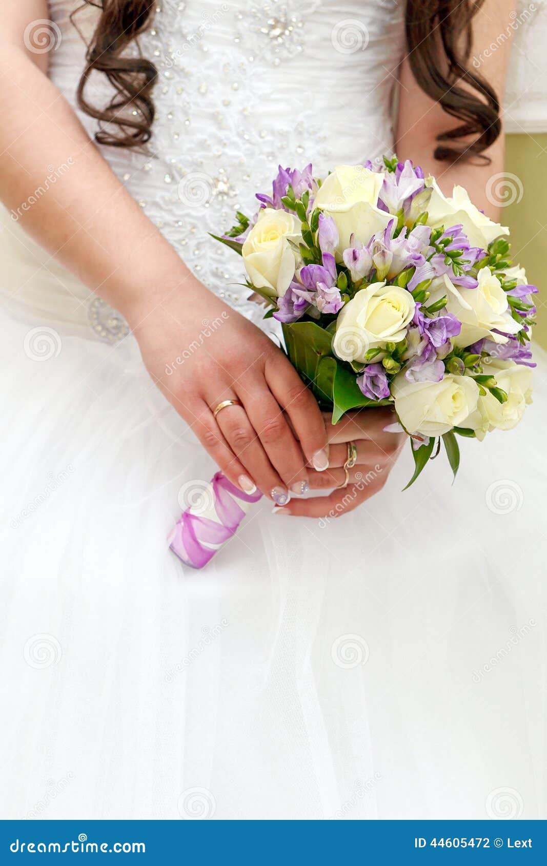 Wedding Bunch Flowers in Hands of the Bride Stock Photo Image of rosa, romantic 44605472