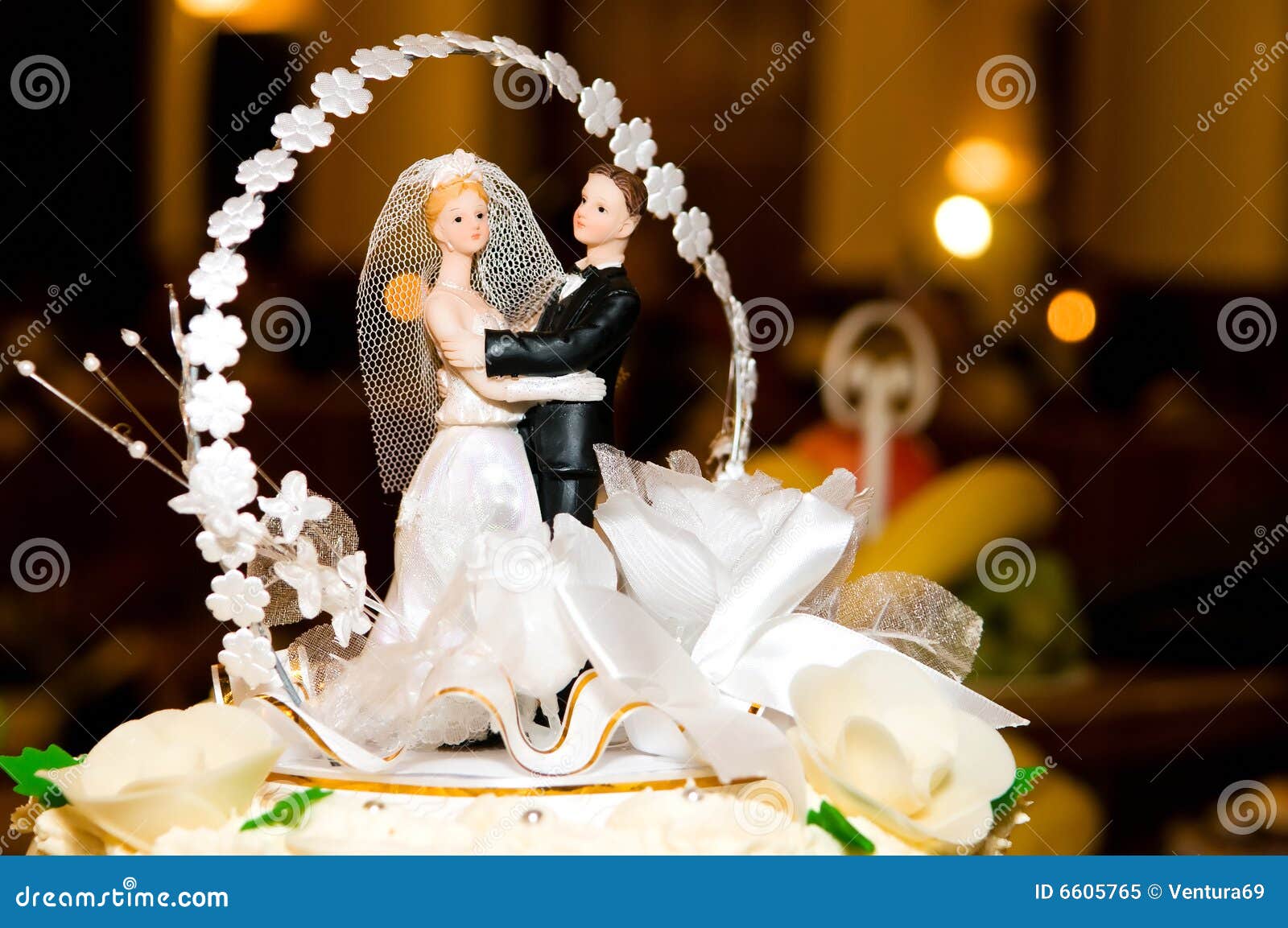 Wedding cake figurines stock image. Image of beautiful 6605765