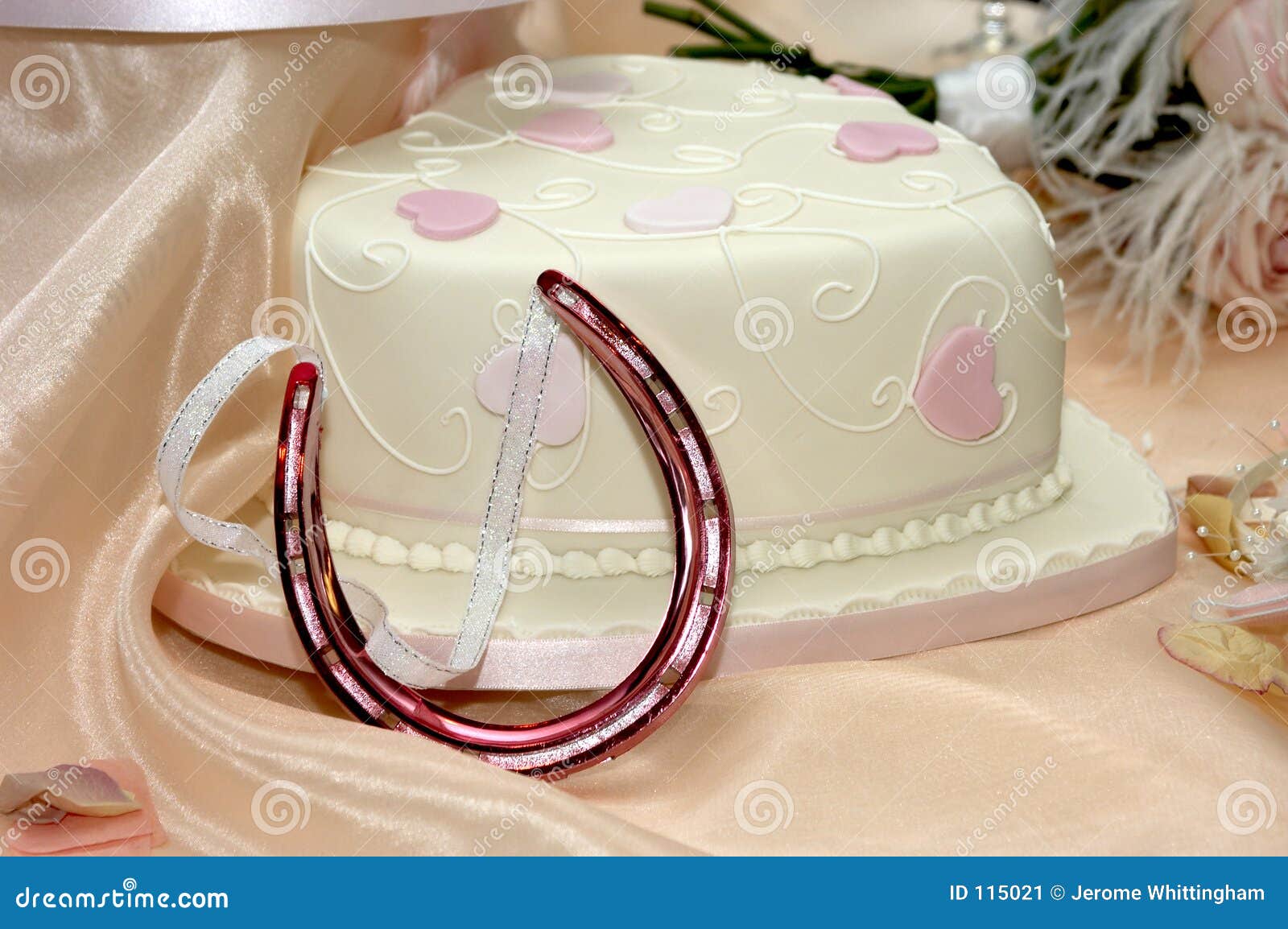 Wedding Cake and Horse Shoe Charm Stock Image Image of favors, icing