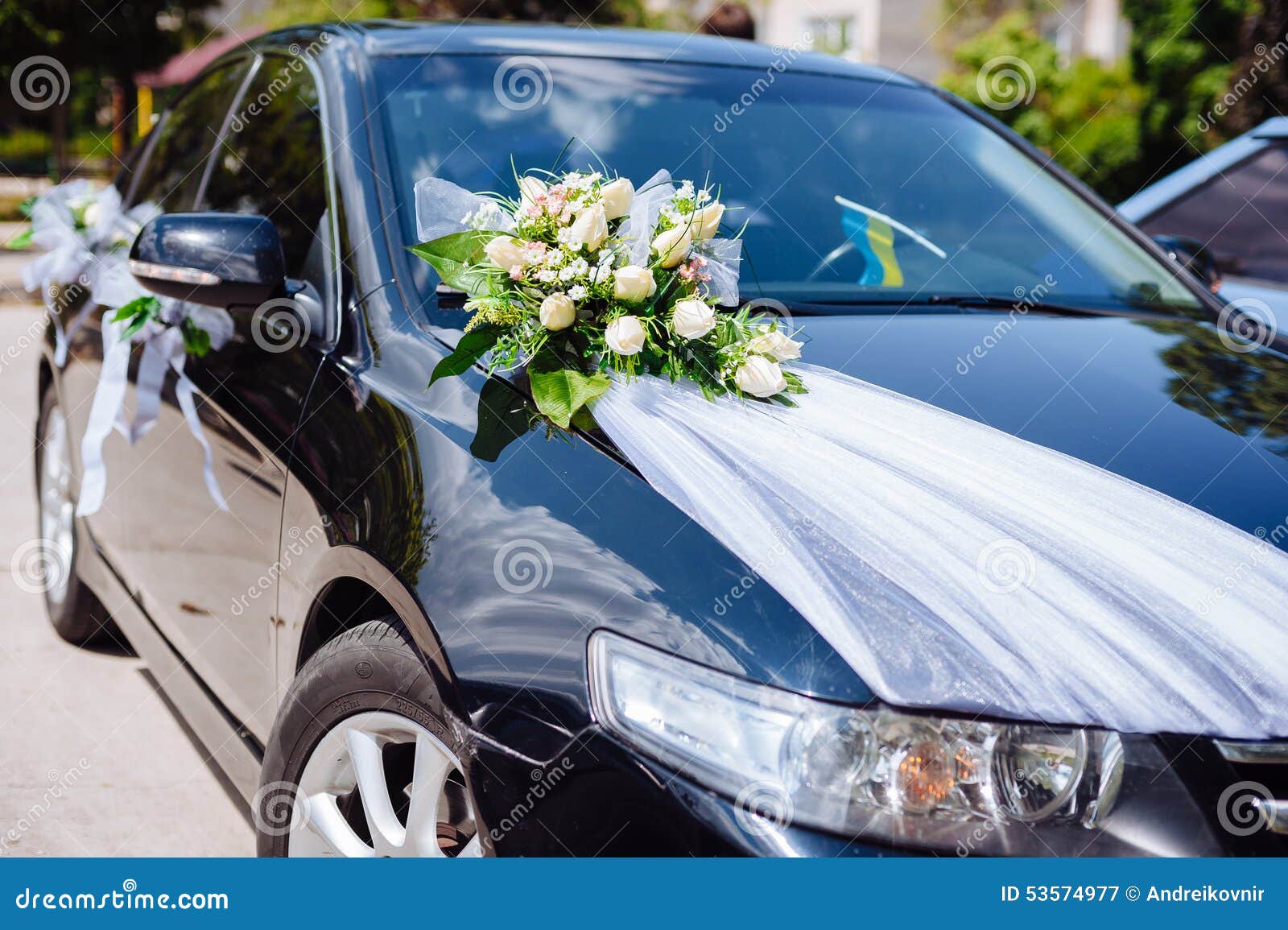 Wedding car decoration Stock Photo by ©galkin57 52448135