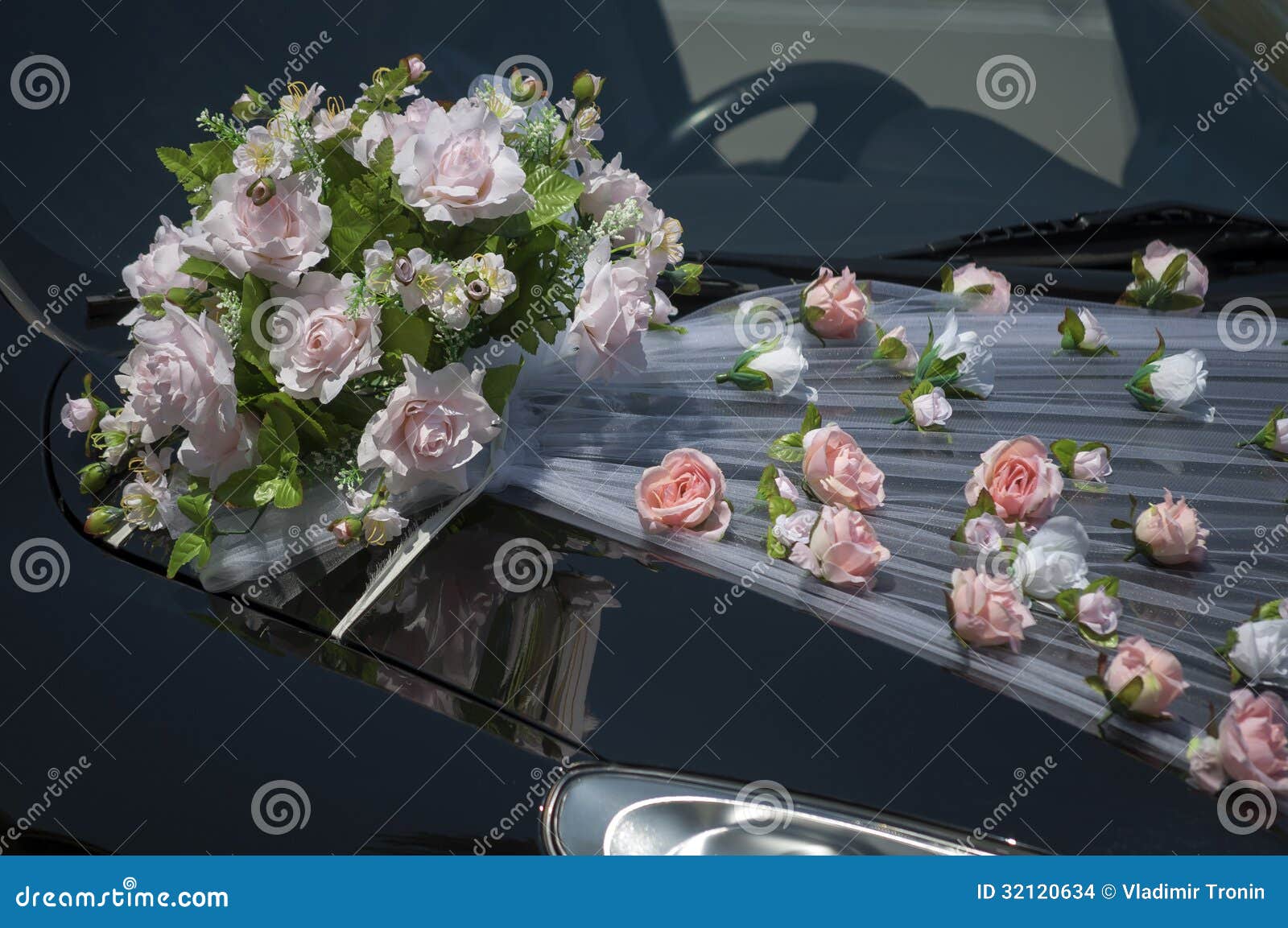 WEDDING CAR decorations With Roses And Ribbon