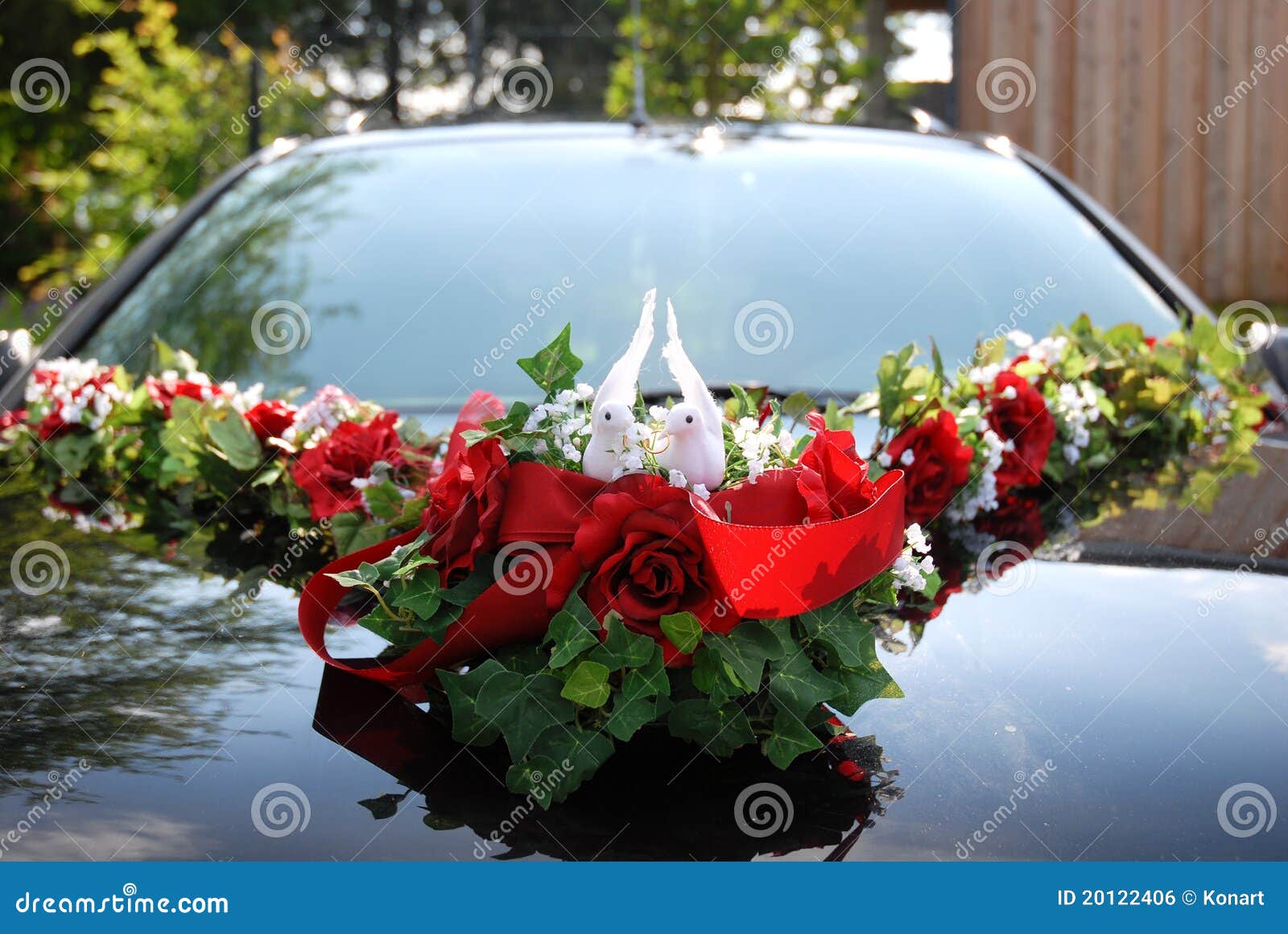 Wedding Car Decoration of Two White Doves Stock Photo - Image of ...