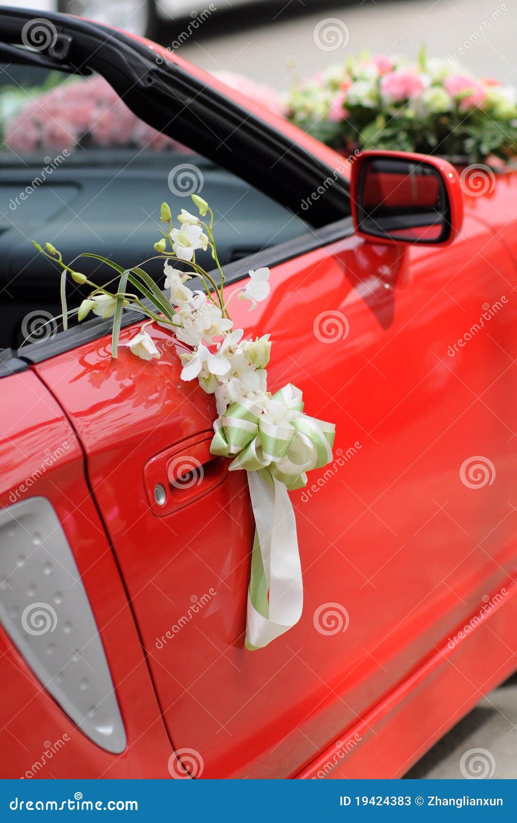 Wedding Car Flowers stock image. Image of decorations 19424383
