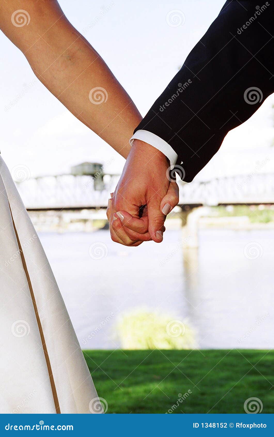 wedding couple holding hands