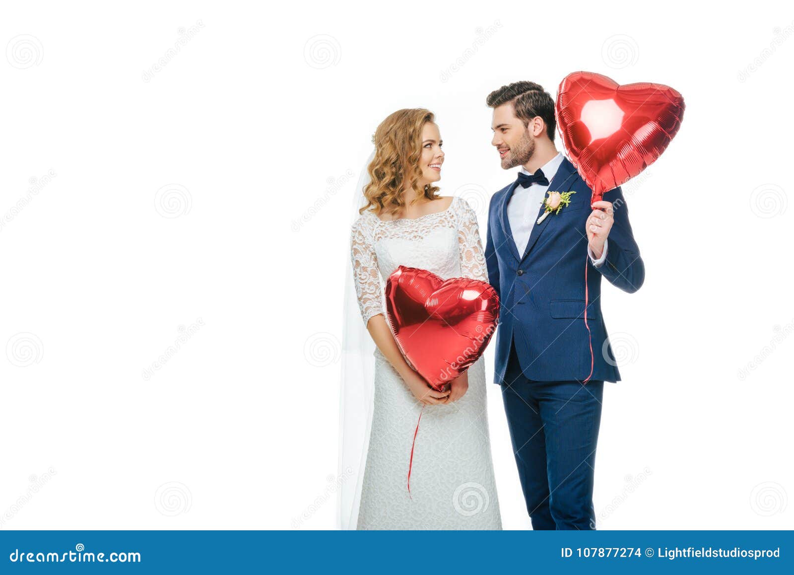 wedding couple with red heart d balloons