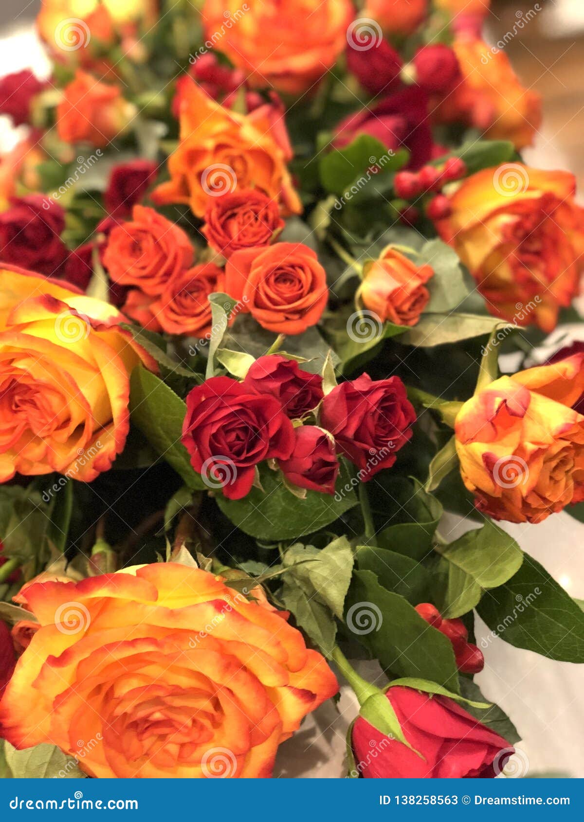Wedding Decor Orange And Red Roses Table Decoration