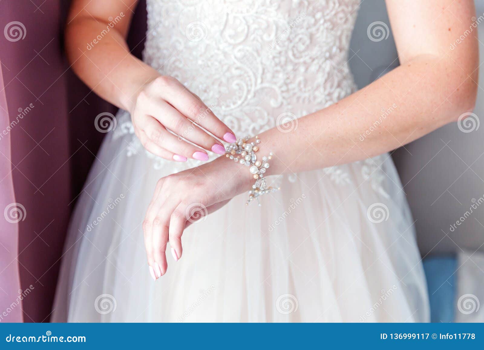 Reine Dainty Crystal Cluster Bangle Bracelet | Anna Bellagio