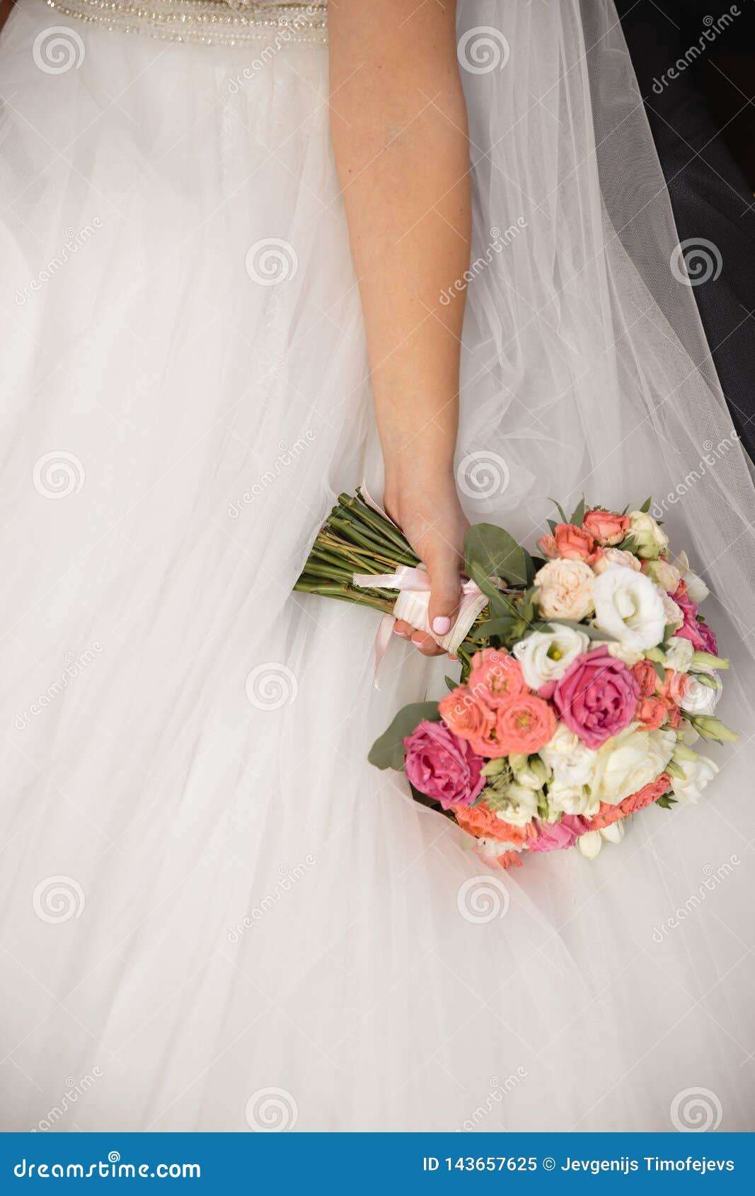 Wedding Flowers Bouquet in Bride`s Hand - Bride in Wedding Dress Stock ...