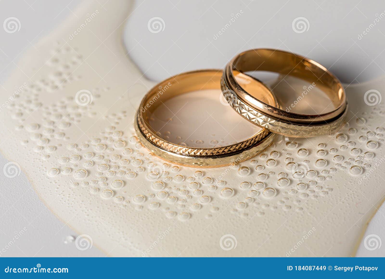 Wedding Golden Rings in Glass of Champagne. Symbol of Love and Marriage ...