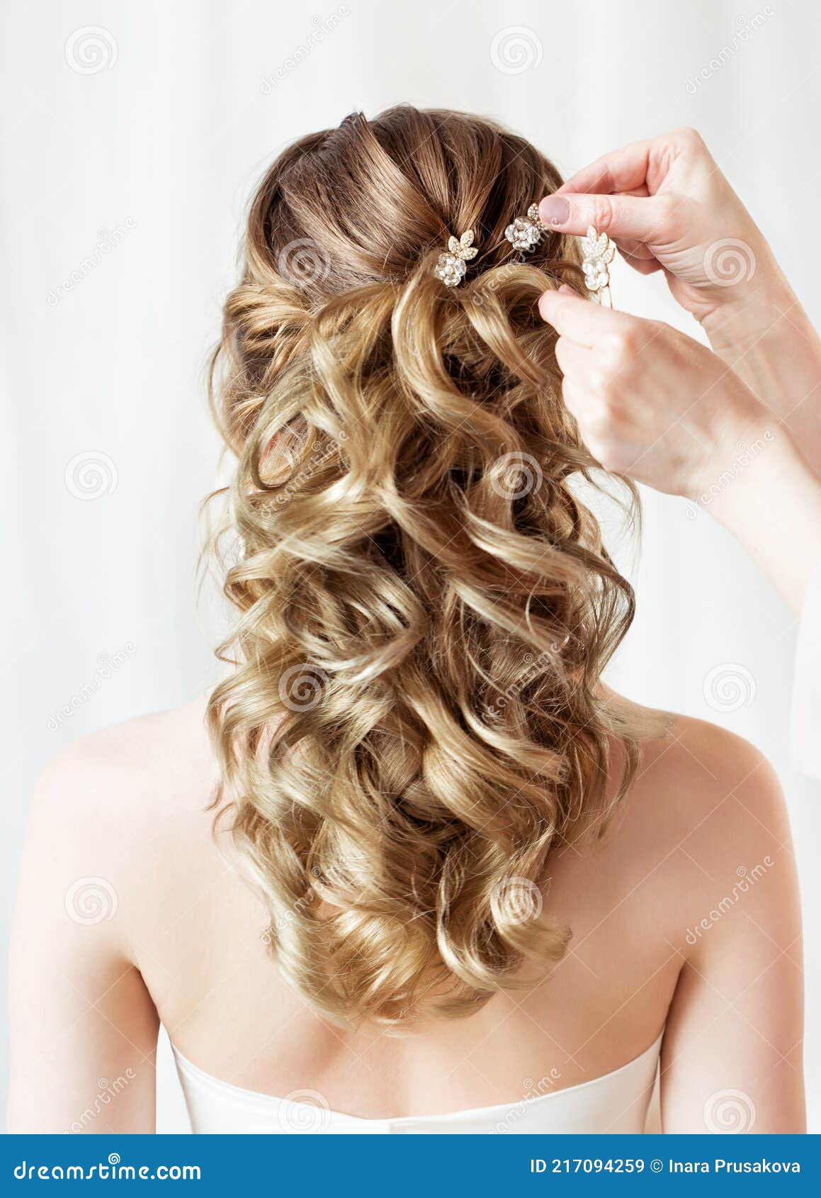 Hairstyle back view with hairpin Hairdresser making wedding hairstyle to  blonde hair woman with long hair in beauty salon Professional hair care  Stock Photo  Alamy