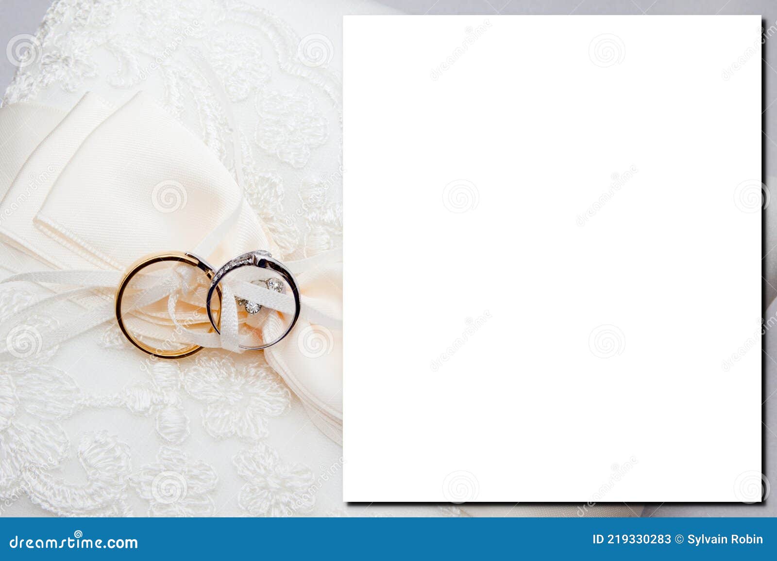 Vintage wedding card rings golden hi-res stock photography and images -  Page 3 - Alamy