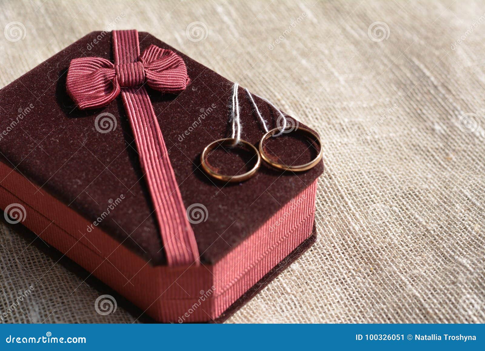 Wedding rings and box stock image. Image of natural 100326051