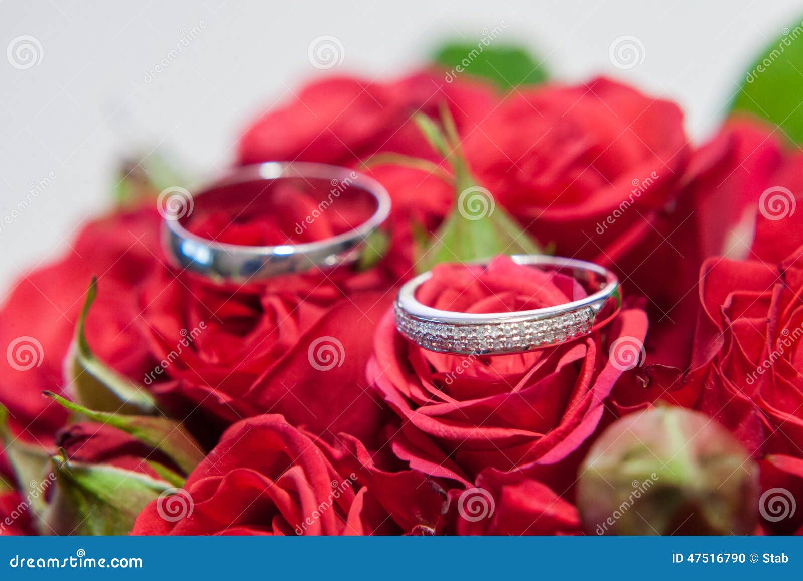 Wedding rings and bride s bouquet macro shoot