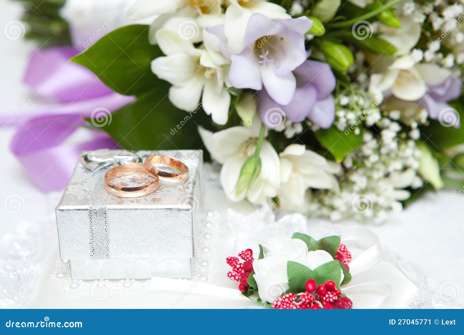 Wedding Rings, Gift Box and Flowers Stock Image - Image of luxury, gold ...