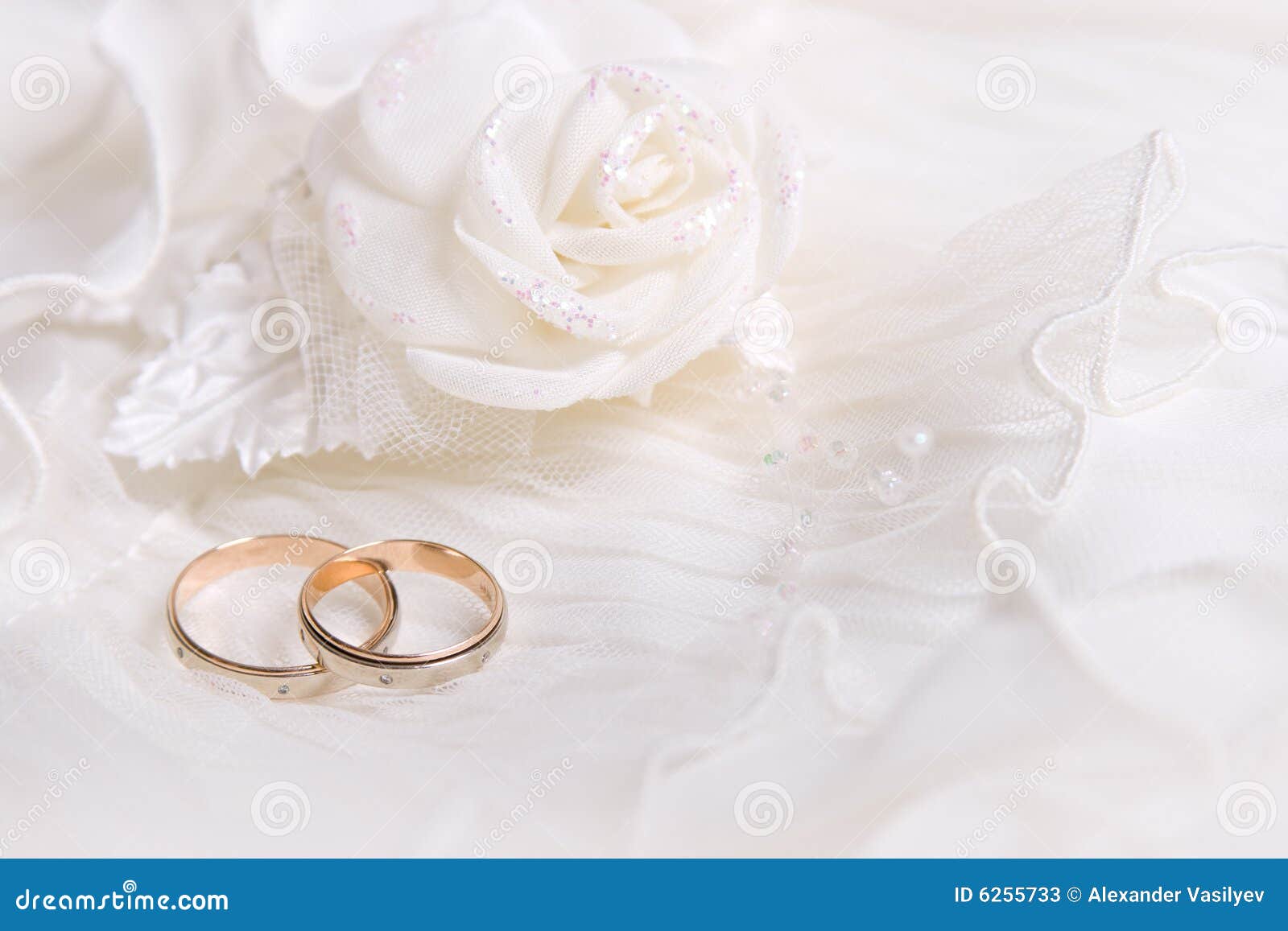 wedding rings white rose 6255733