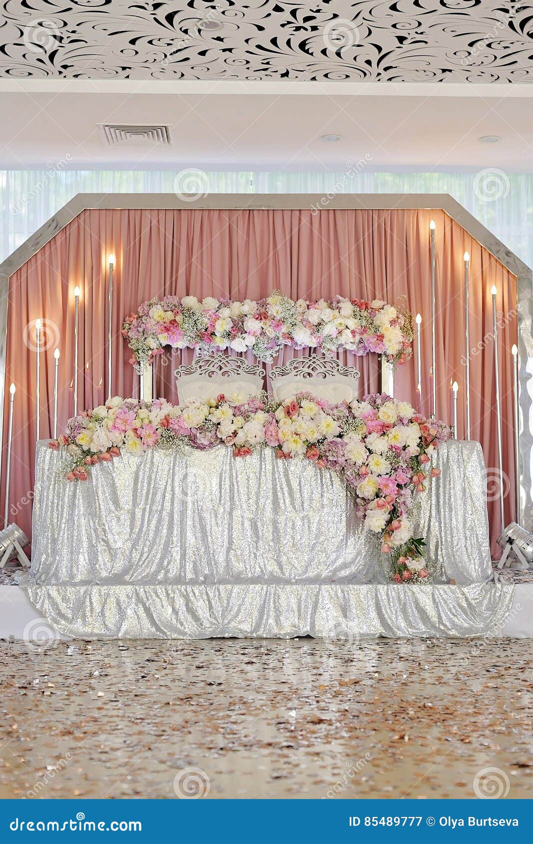 Wedding Table Decoration with Flowers Tulle and Eclectic Chandeliers Stock  Image - Image of bright, cloth: 85489777