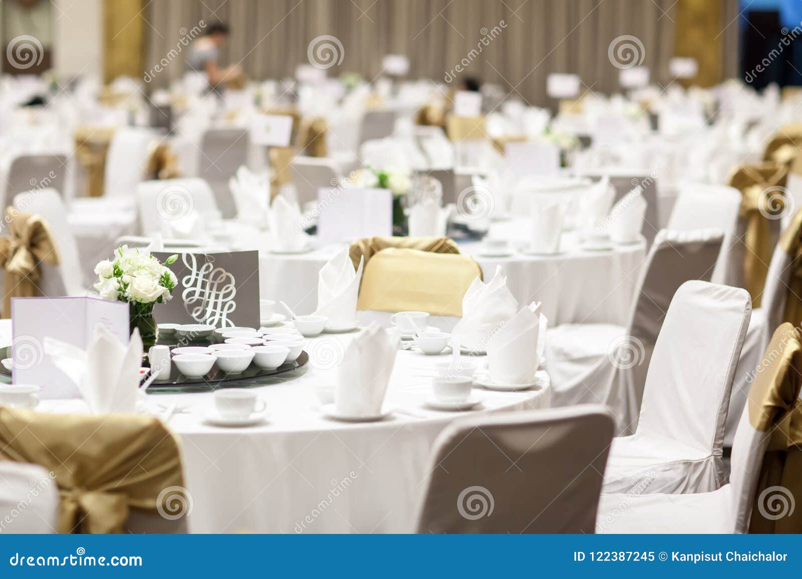 Wedding Table Sets In Wedding Hall Wedding Decorate Preparation