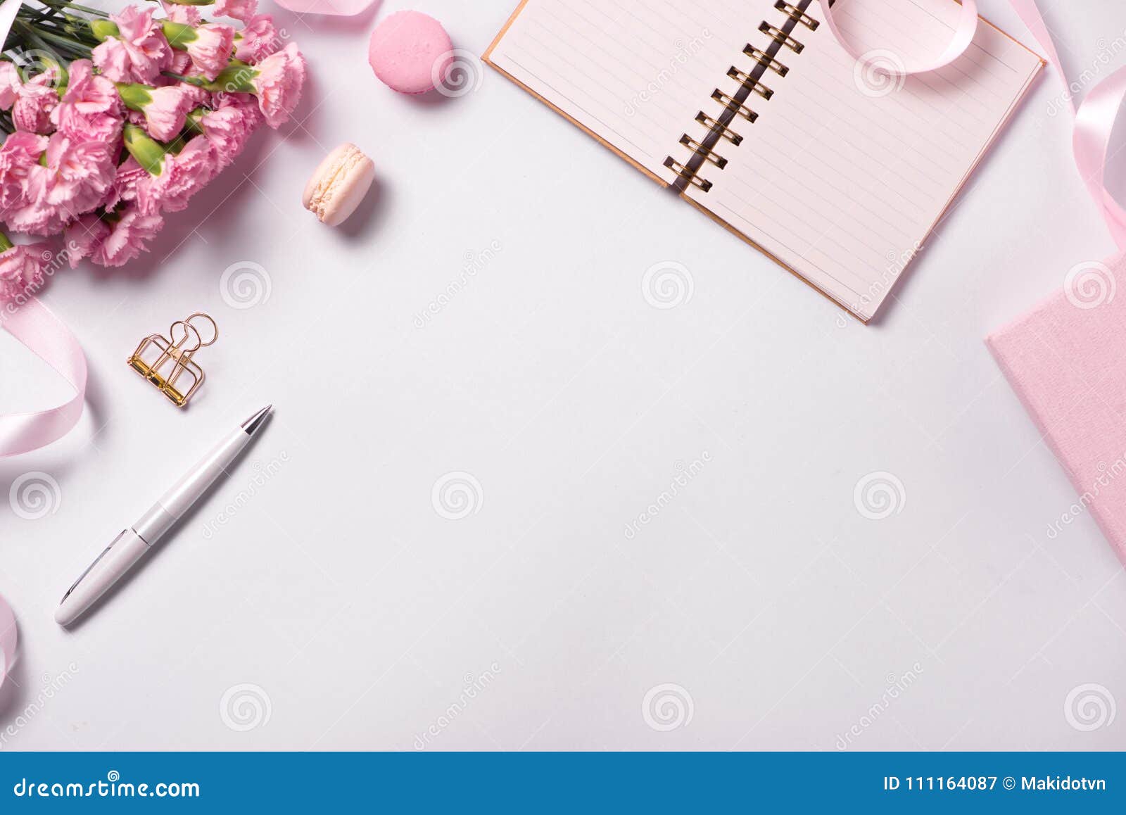 wedding to do list with flowers. mockup planner flat lay.