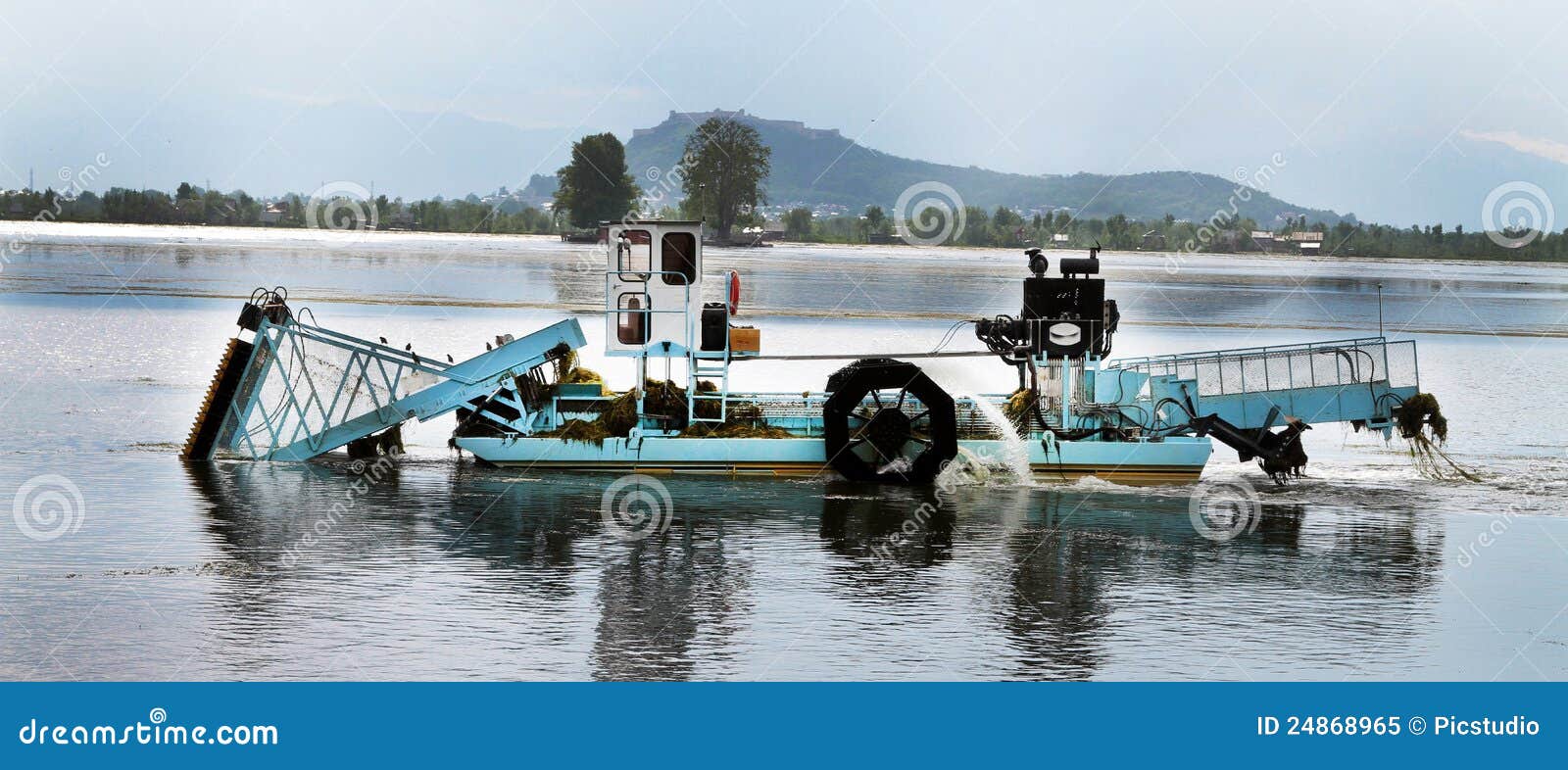 Weed cleaning machine editorial image. Image of evening 24868965