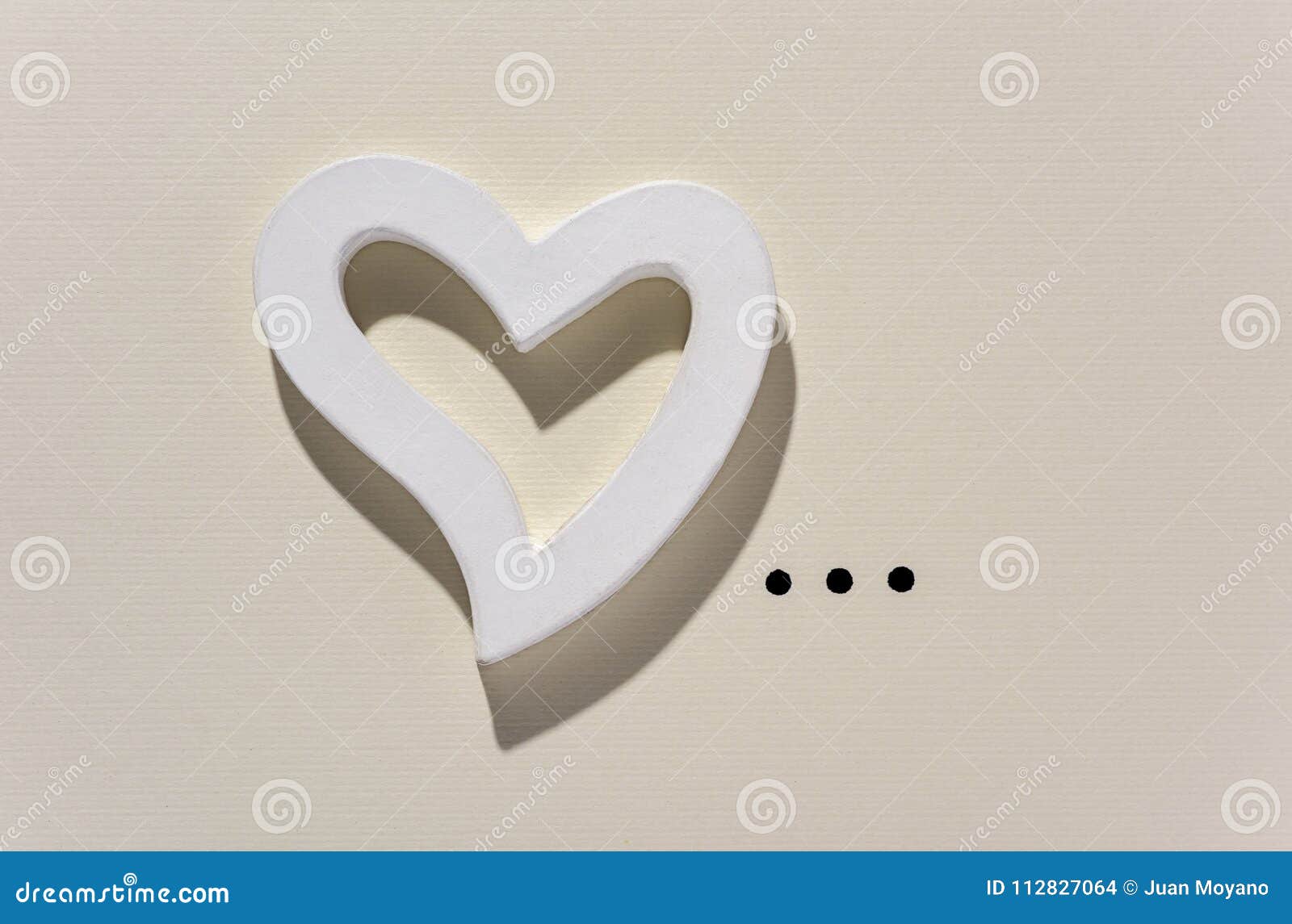 Weisses Herz Und Punkte Der Ellipse Stockfoto Bild Von Punkte Weisses 112827064