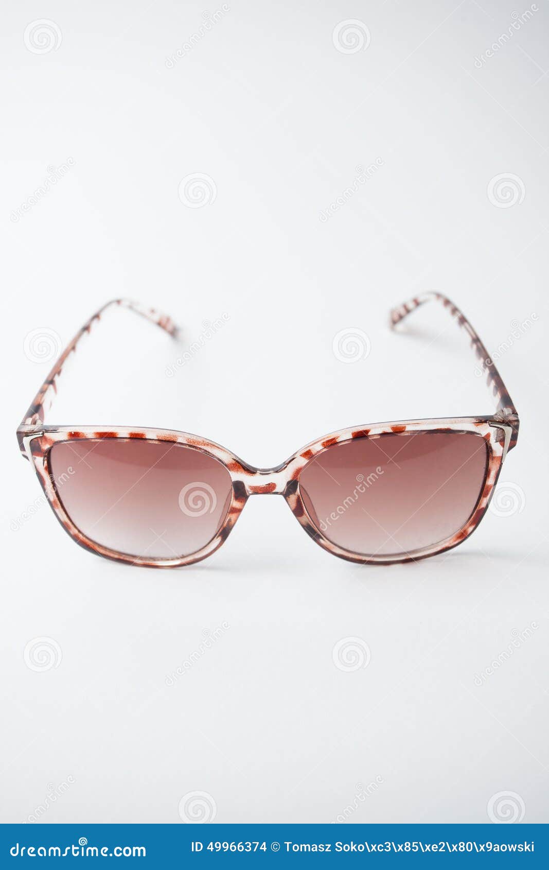 Weibliche Weinlesesonnenbrille. Ein Paar Braun, oldschool Sonnenbrille