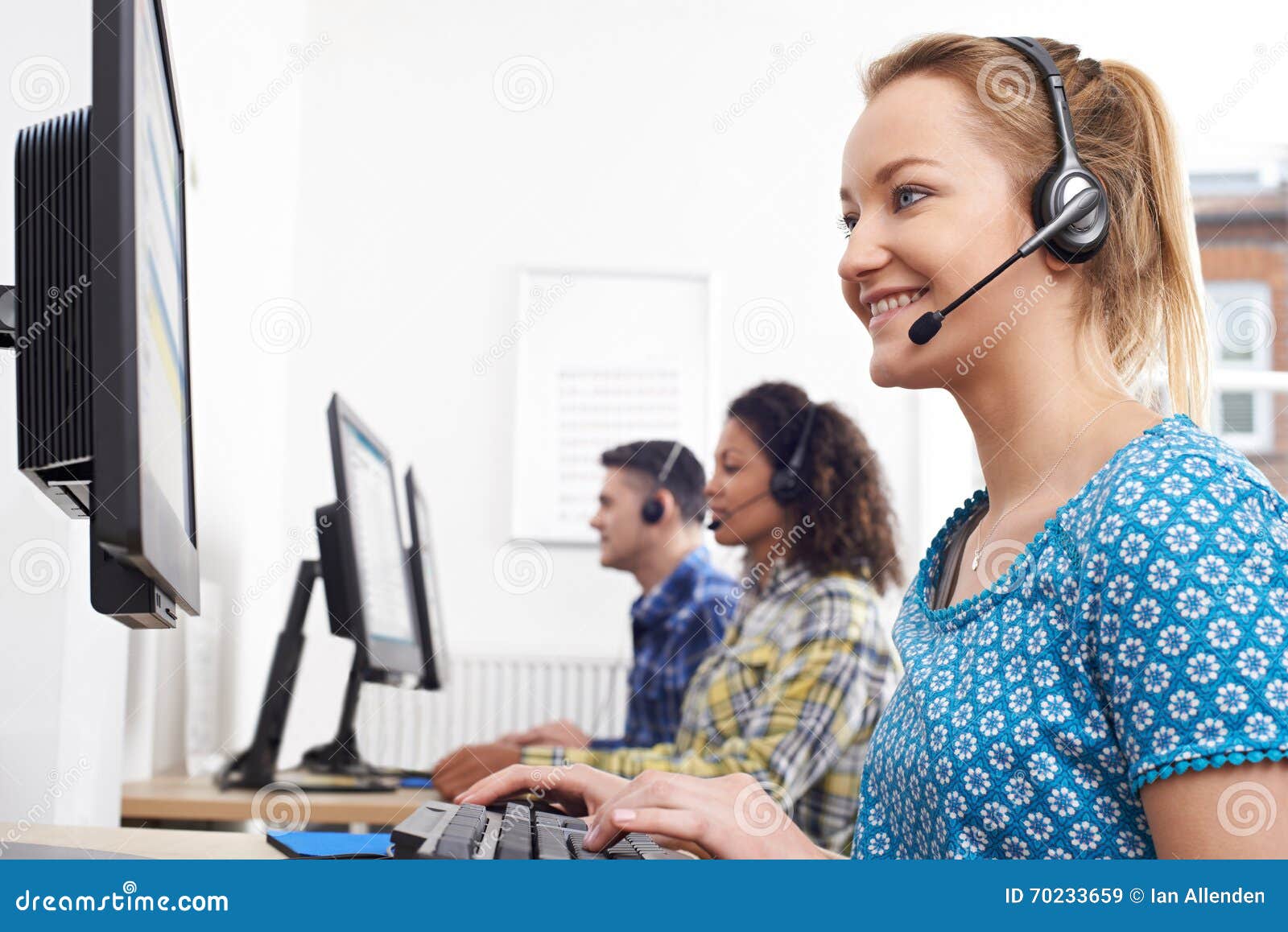 Weibliches KundendienstVertreter In Call Centre Stockbild