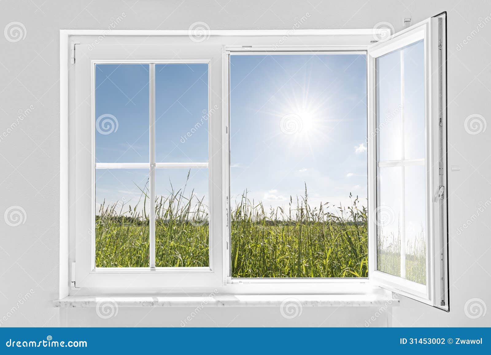 Weißes Halbes Offenes Fenster Mit Sonne Stockfotografie