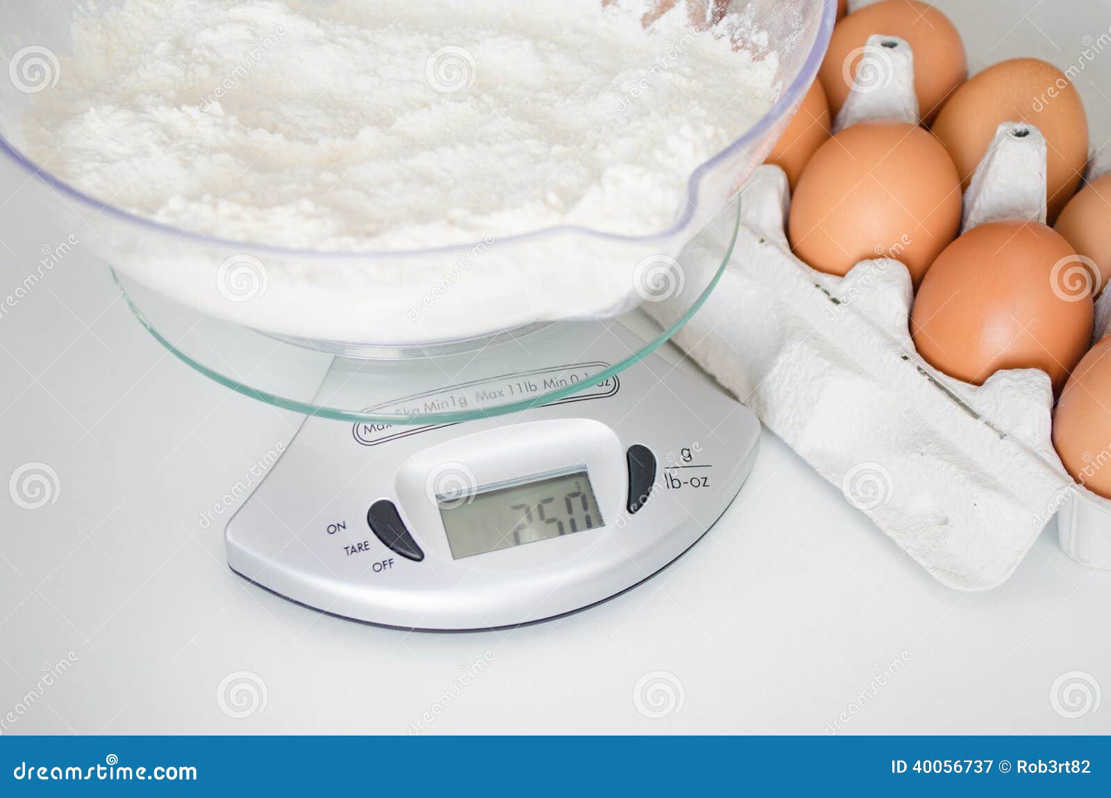https://thumbs.dreamstime.com/z/weighing-flour-scales-togheter-set-eggs-40056737.jpg