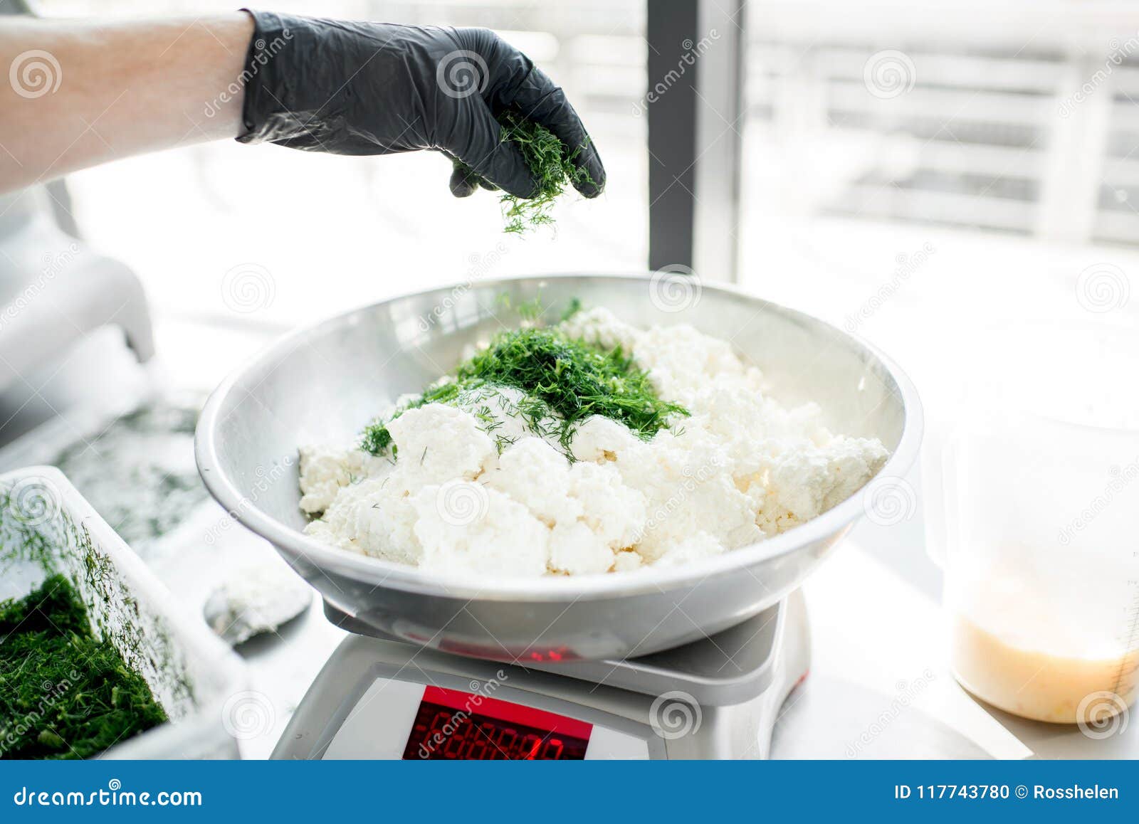 https://thumbs.dreamstime.com/z/weighing-ingredients-baking-professional-scales-117743780.jpg