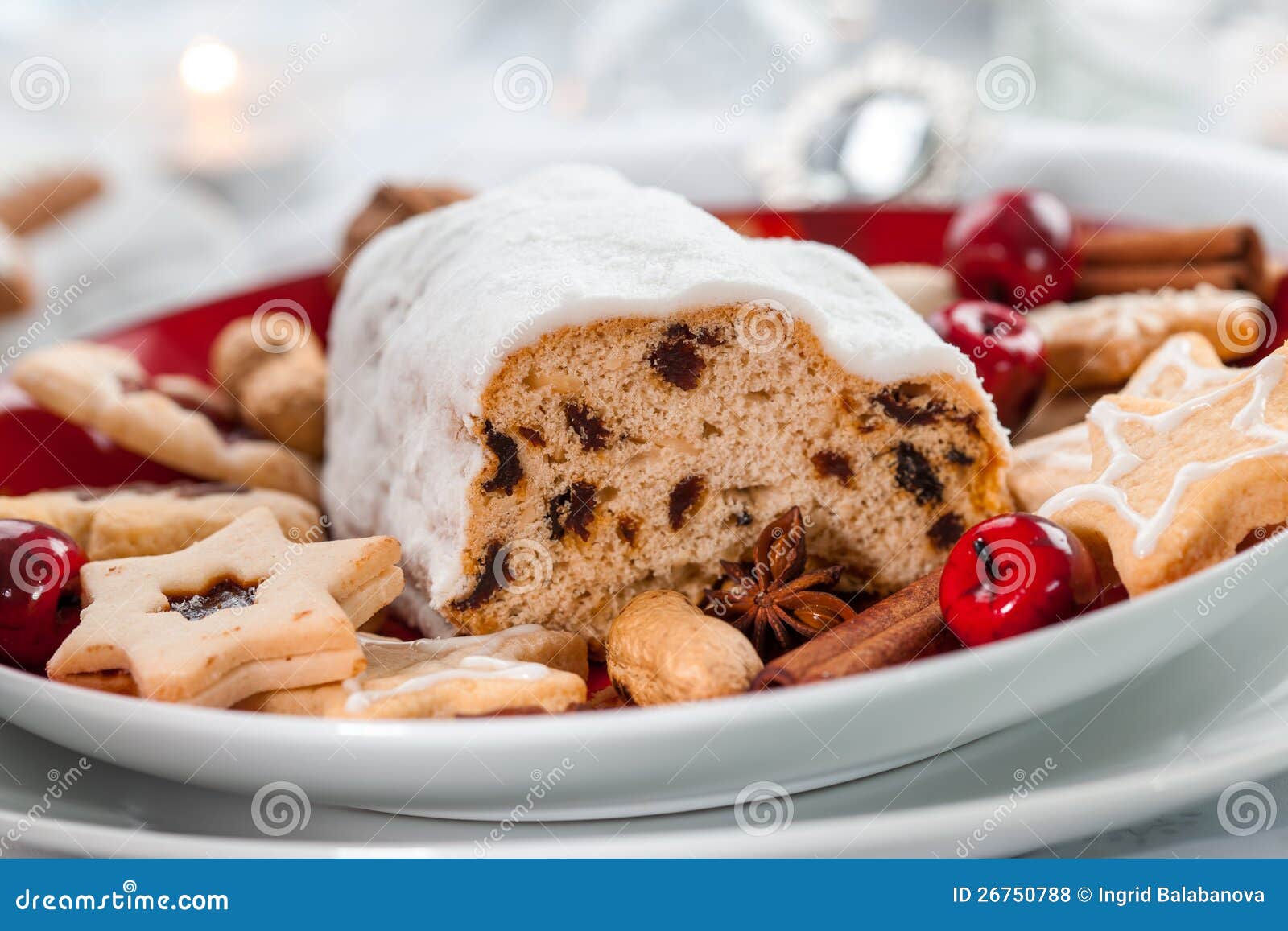 Weihnachten Stollen Mit Lebkuchen Stockfoto - Bild von dezember, kugel ...