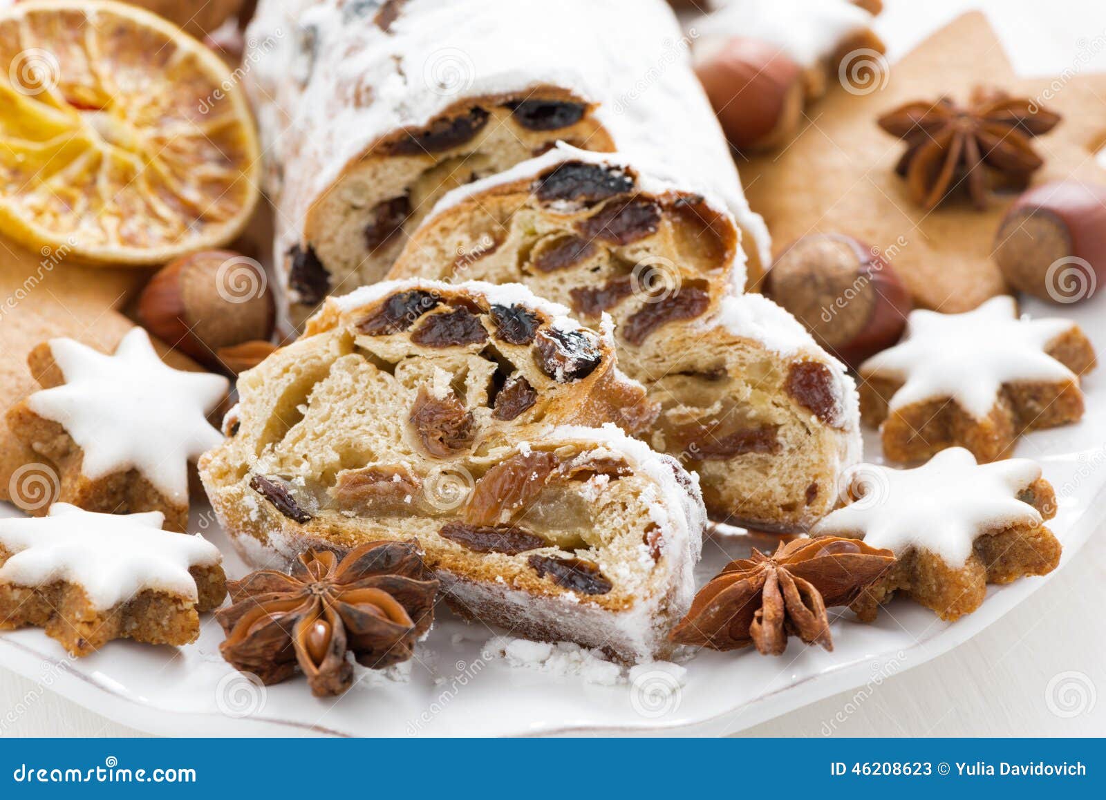 Weihnachten Stollen, Sortierte Plätzchen Und Gewürze Stockfoto - Bild ...