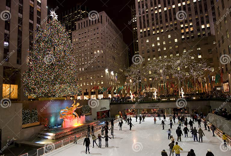 Weihnachtsbaum in New York redaktionelles stockfotografie. Bild von