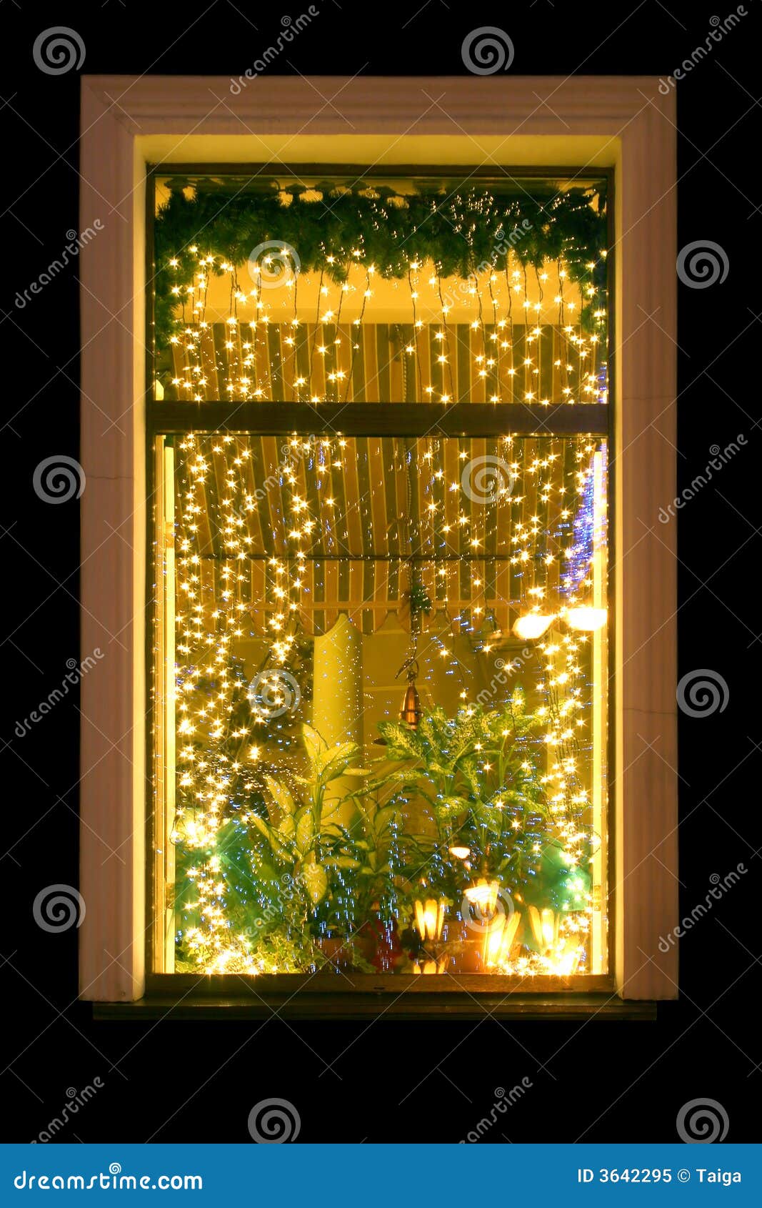 Weihnachtsfenster stockbild. Bild von freundlich, verziert 