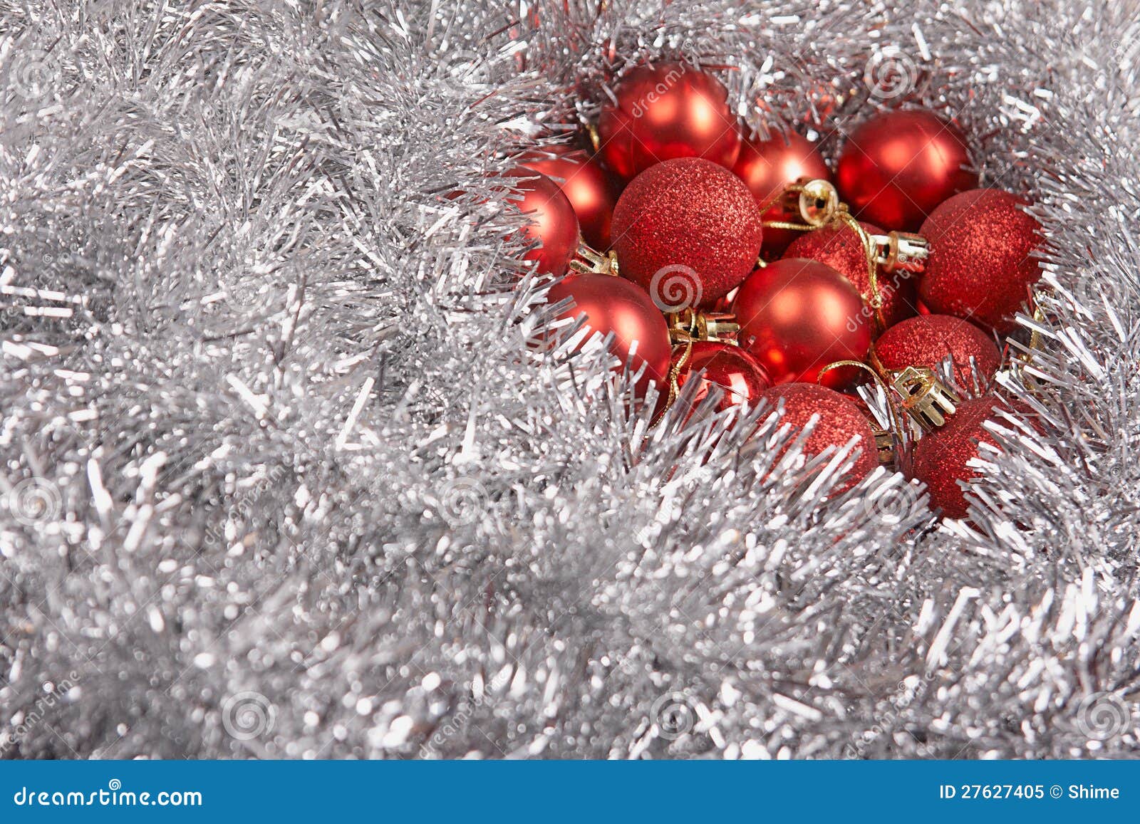 Weihnachtskugeln stockbild. Bild von feier, lustig, reihe - 27627405