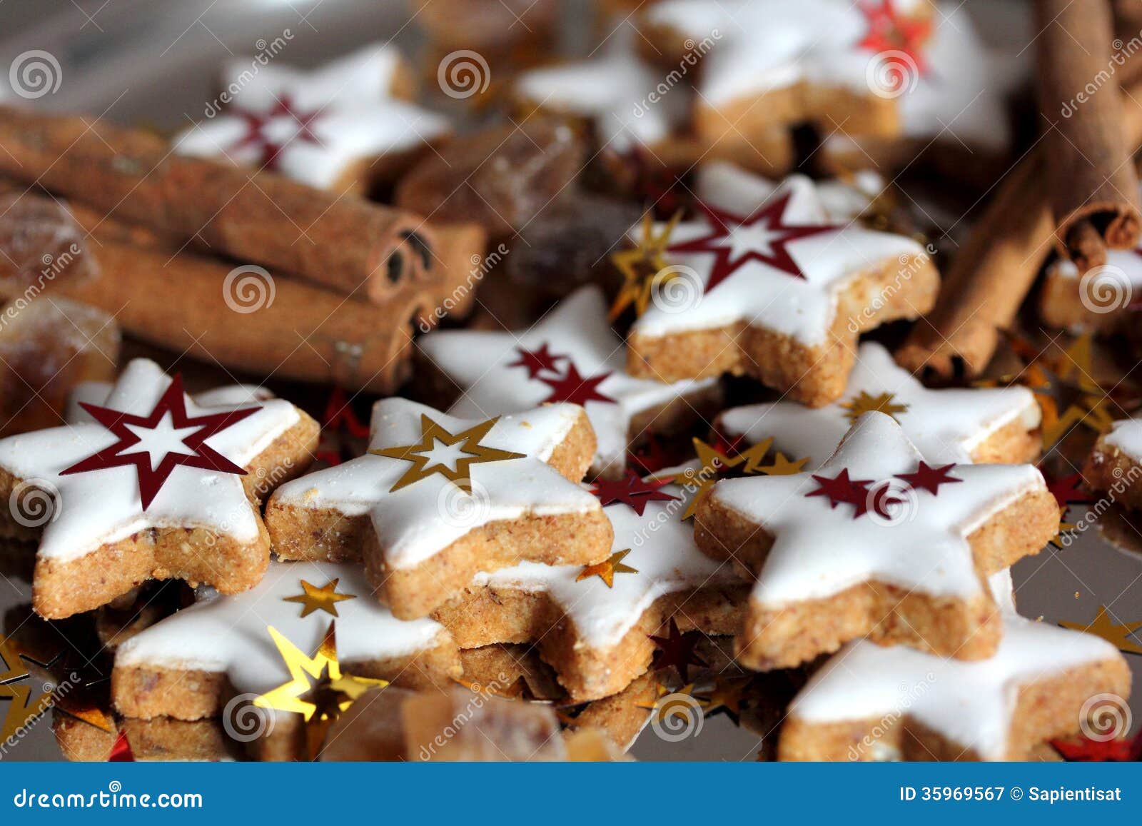 Weihnachtsplätzchen - Sterne Stockbild - Bild von ingwer, feier: 35969567