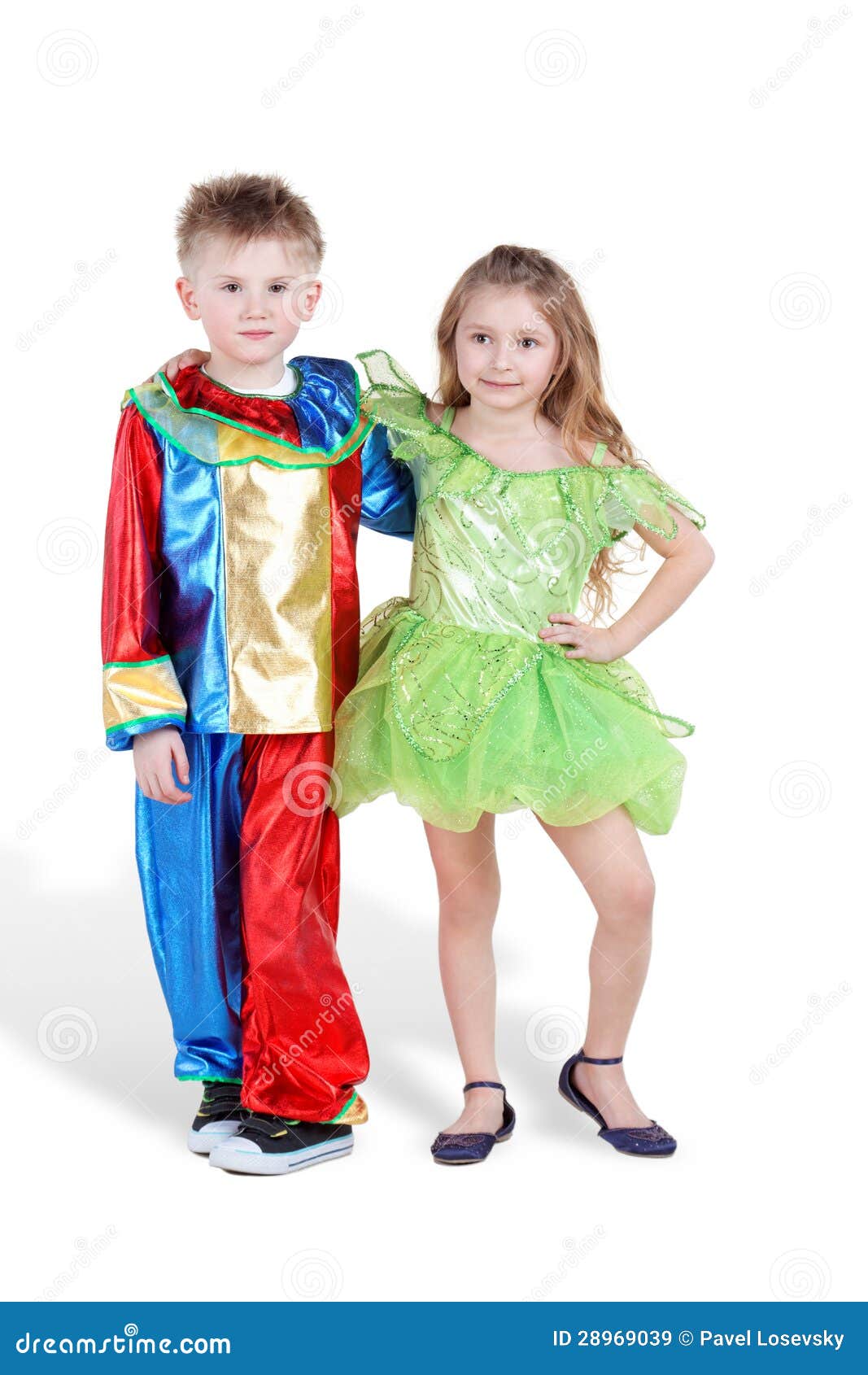 rijm te veel Communisme Weinig Jongen En Meisje in Carnaval Kostuums Bevinden Zich Stock Afbeelding  - Image of luim, kinderjaren: 28969039