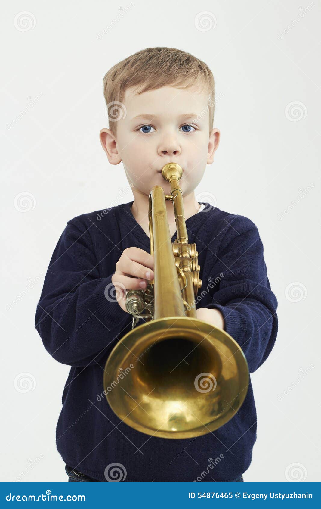 Bel terug Laboratorium Schelden Weinig Jongen Het Spelen Trompet Muziekkind Muzikaal Instrument Stock  Afbeelding - Image of weinig, kaukasisch: 54876465
