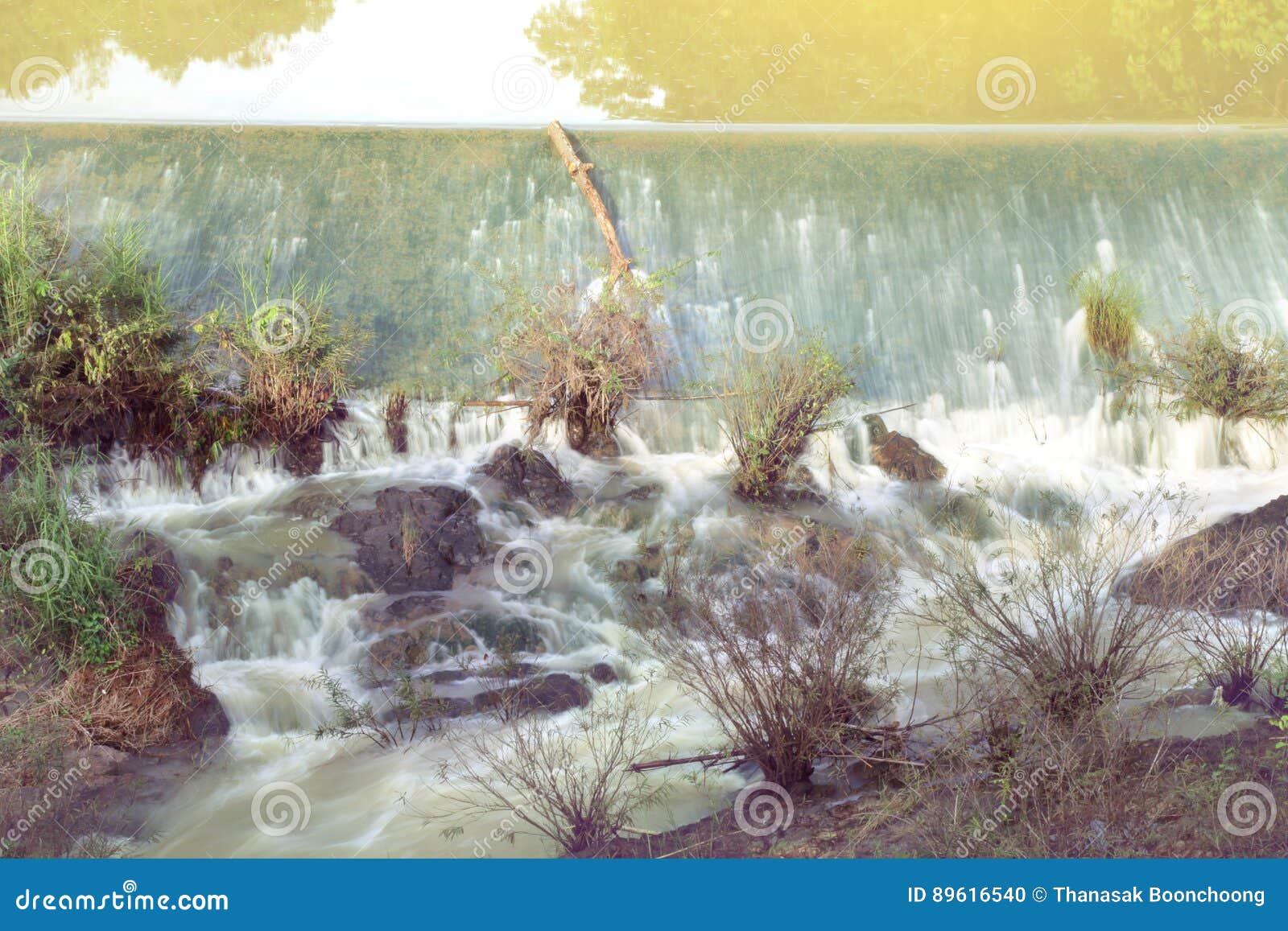 weir to irrigate, small dam on the river.