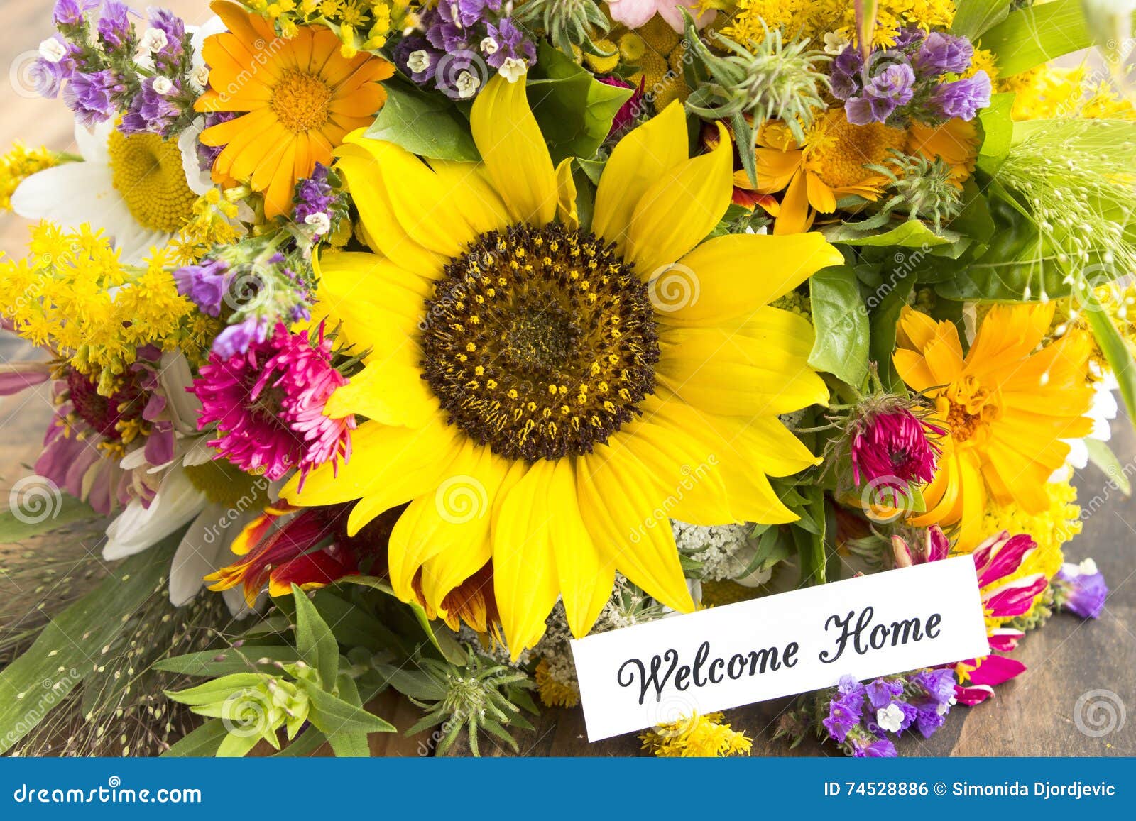 https://thumbs.dreamstime.com/z/welcome-home-card-bouquet-summer-flowers-74528886.jpg