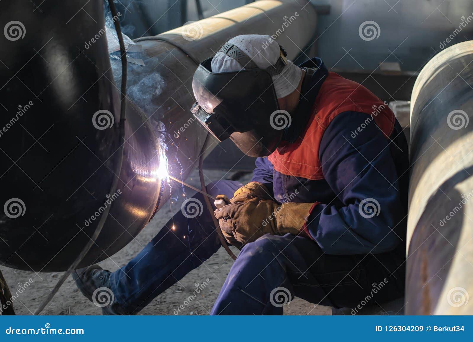 The Welder Is Gaining Increased Cladding Weld RoyaltyFree Stock Photo 60262359