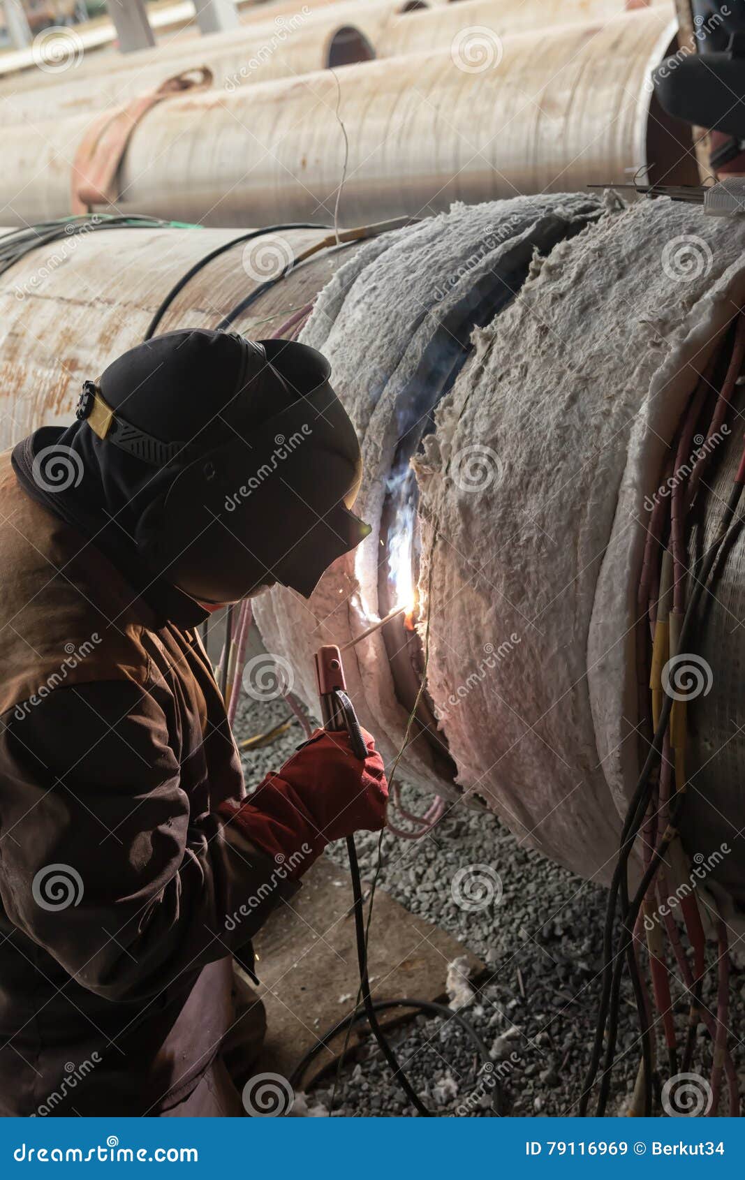 Welding Large Diameter Pipes With Preheated Flexible Ceramic Heating