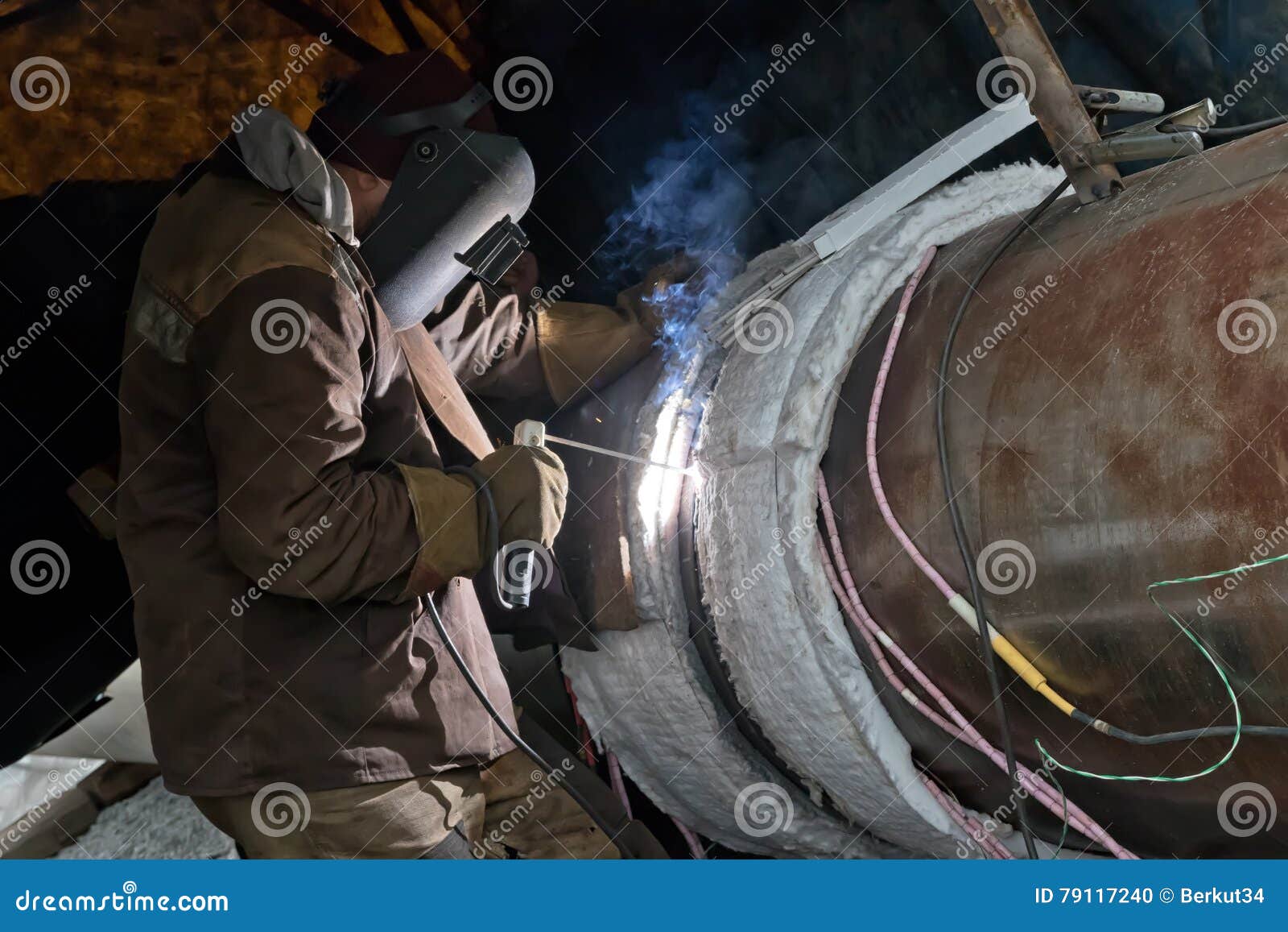 Welding Large Diameter Pipes With Preheated Flexible Ceramic Heating