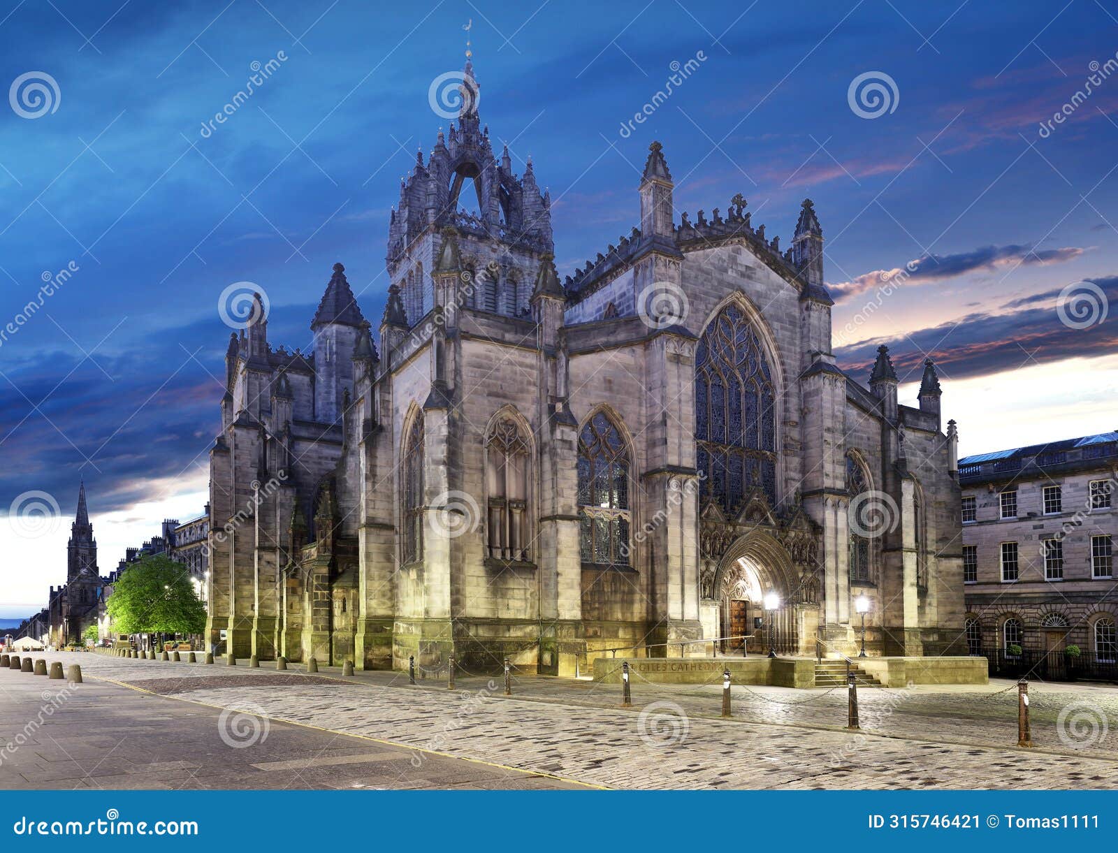 west parliament square with st giles cathedral at night, panorama - edinburgh, scotland