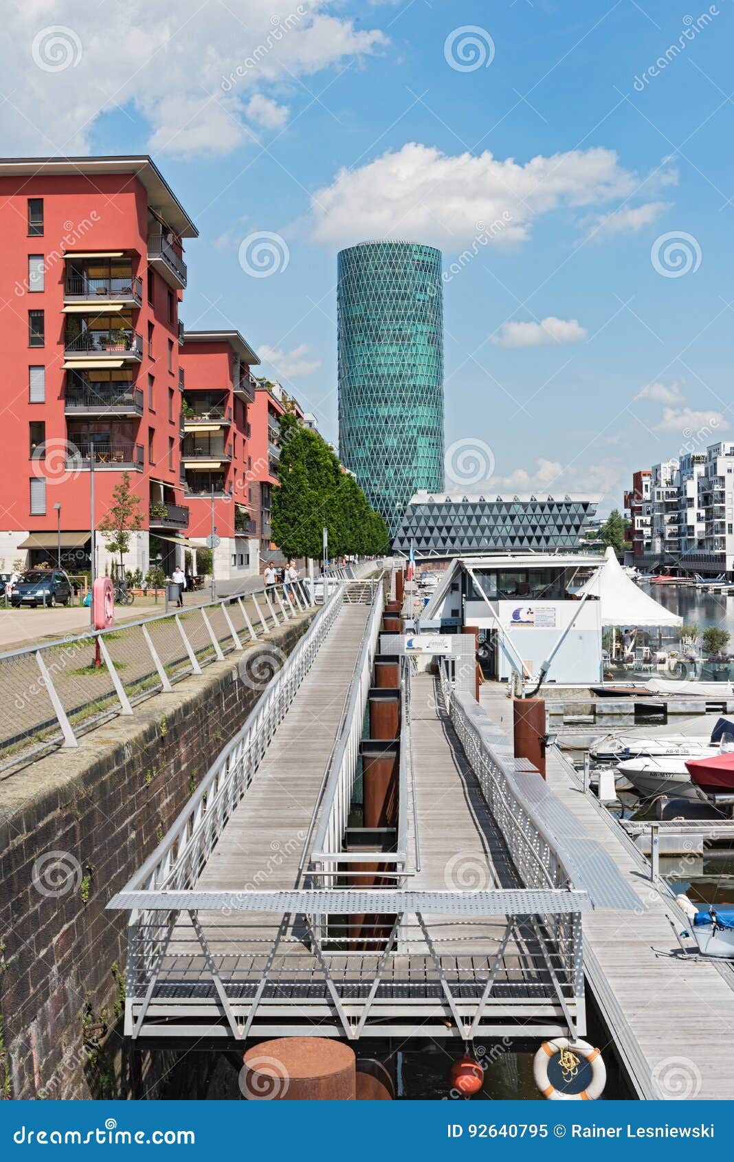 Westhafen-Turm Und Private Wohnungen In Frankfurt ...