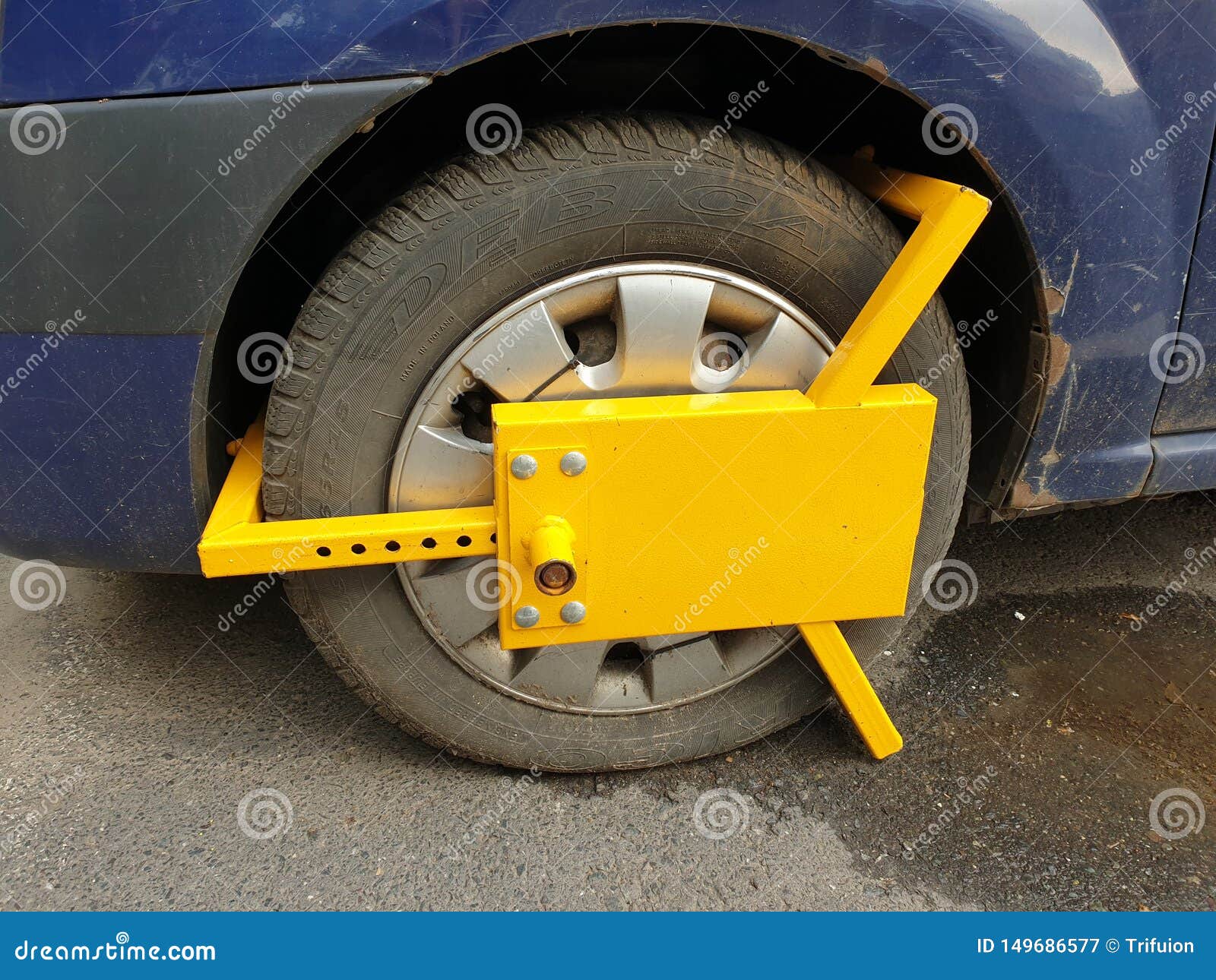 Wheel Clamp Front Car Impound Editorial Photography Image of attendant, clampers 149686577