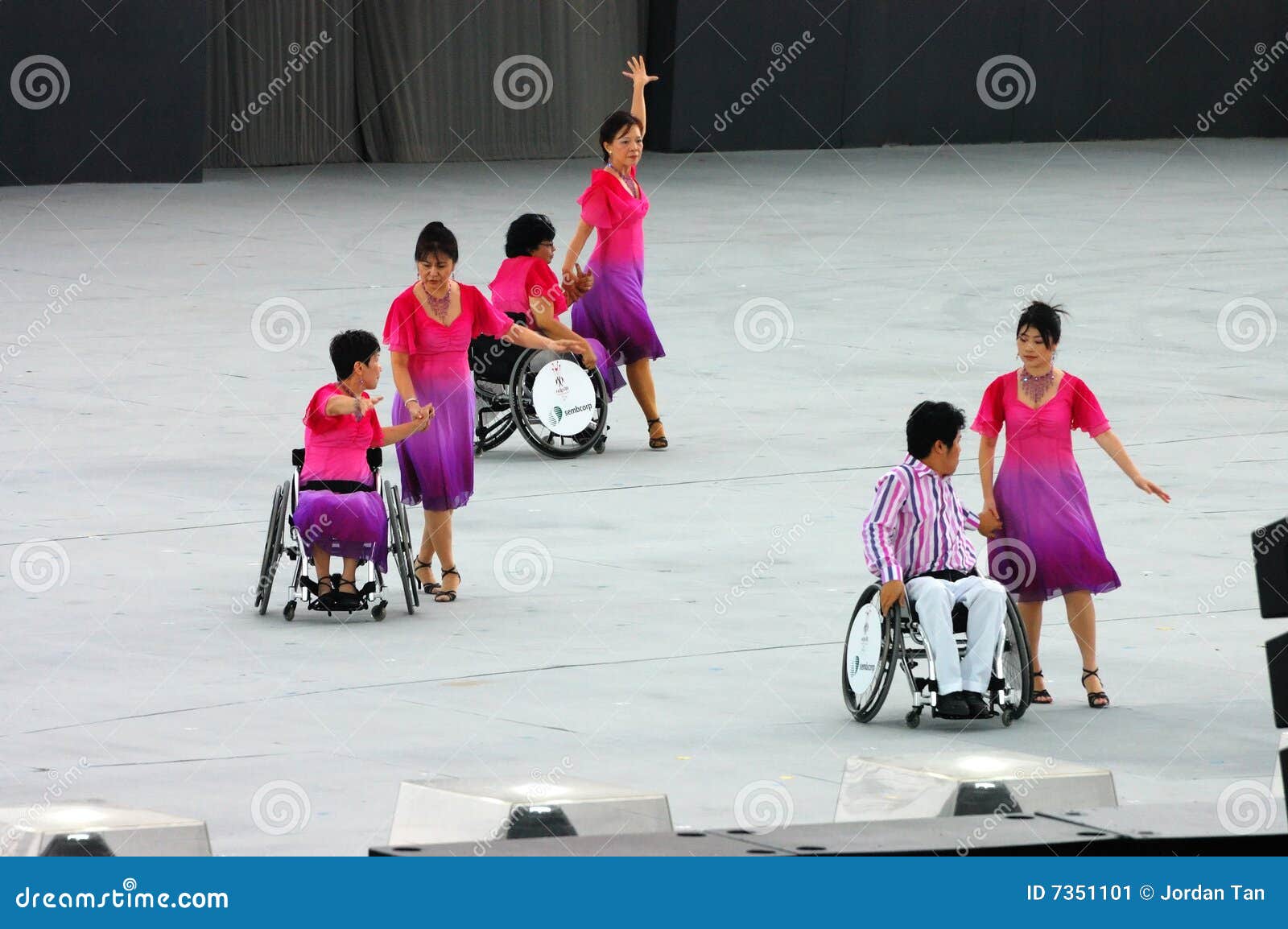 Wheelchair dancers editorial photo. Image of beat, active 7351101