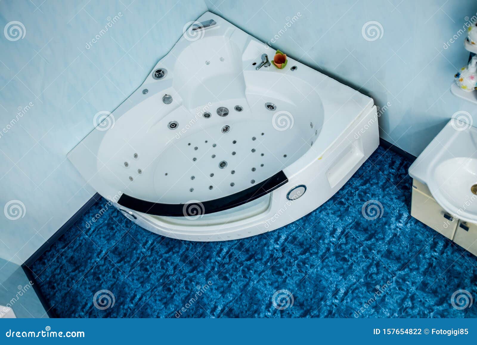 Whirlpool Im Badezimmer Stockfoto Bild Von Konsole 157654822