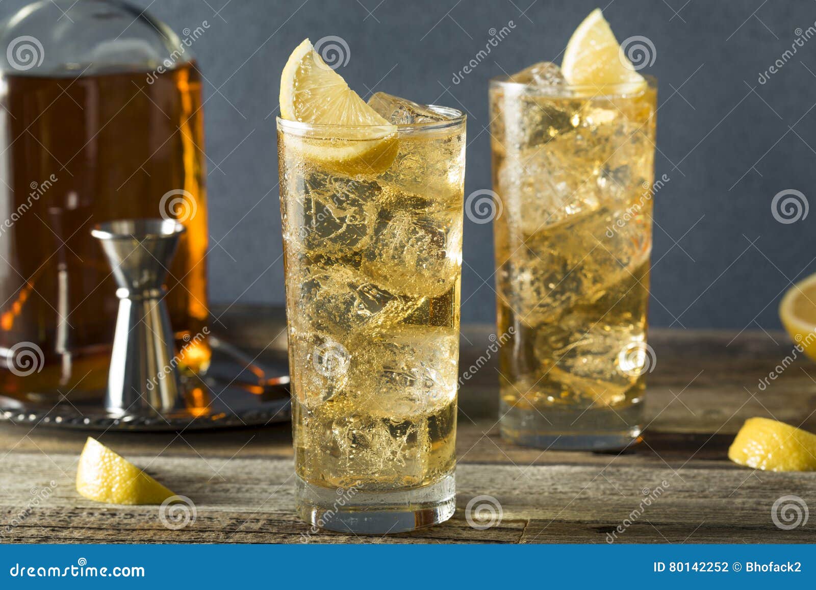 Whisky Highball Met Ginger Ale Stock Foto Image of staaf, ambergeel