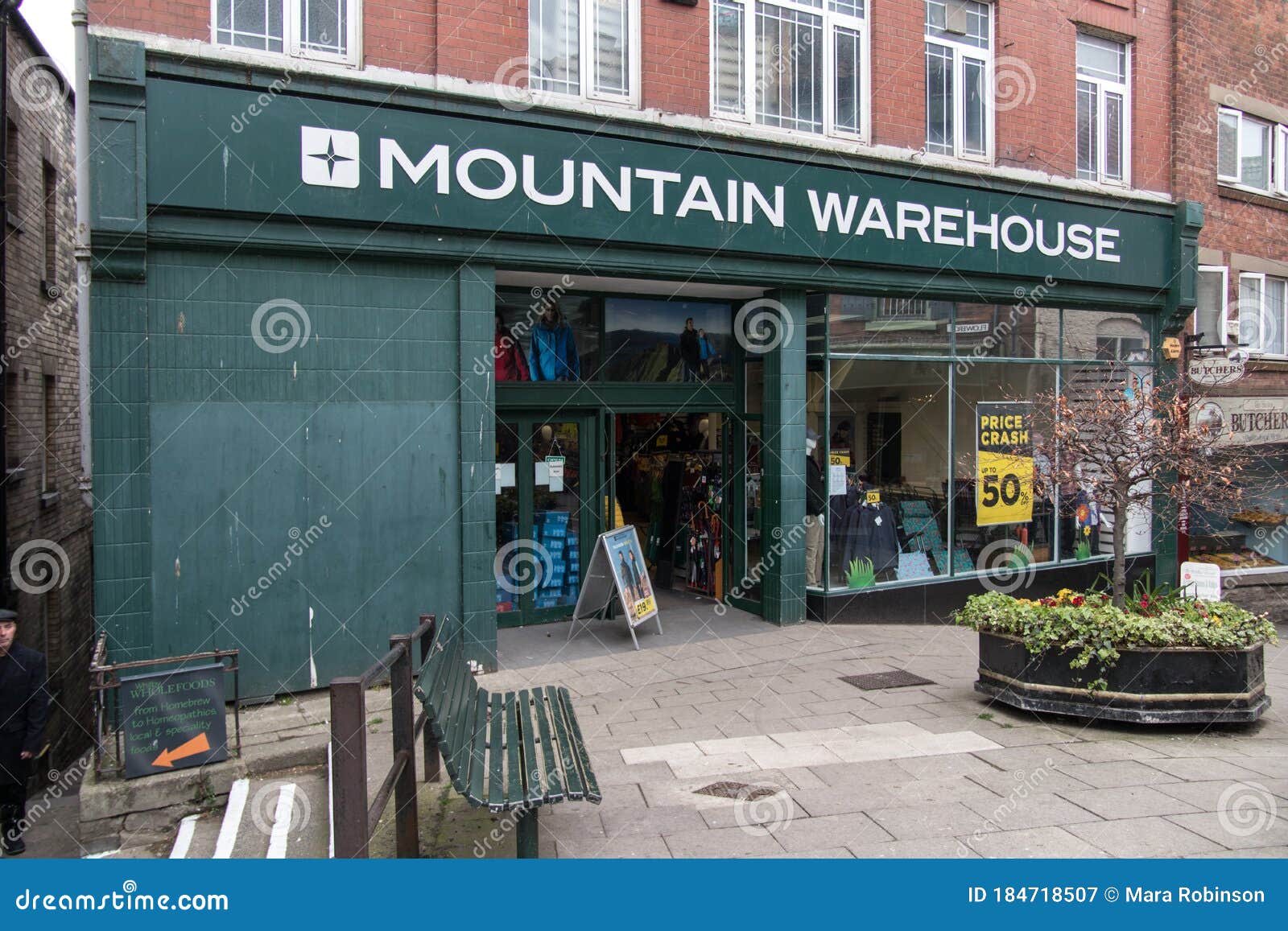 Mountain warehouse shop hi-res stock photography and images - Alamy